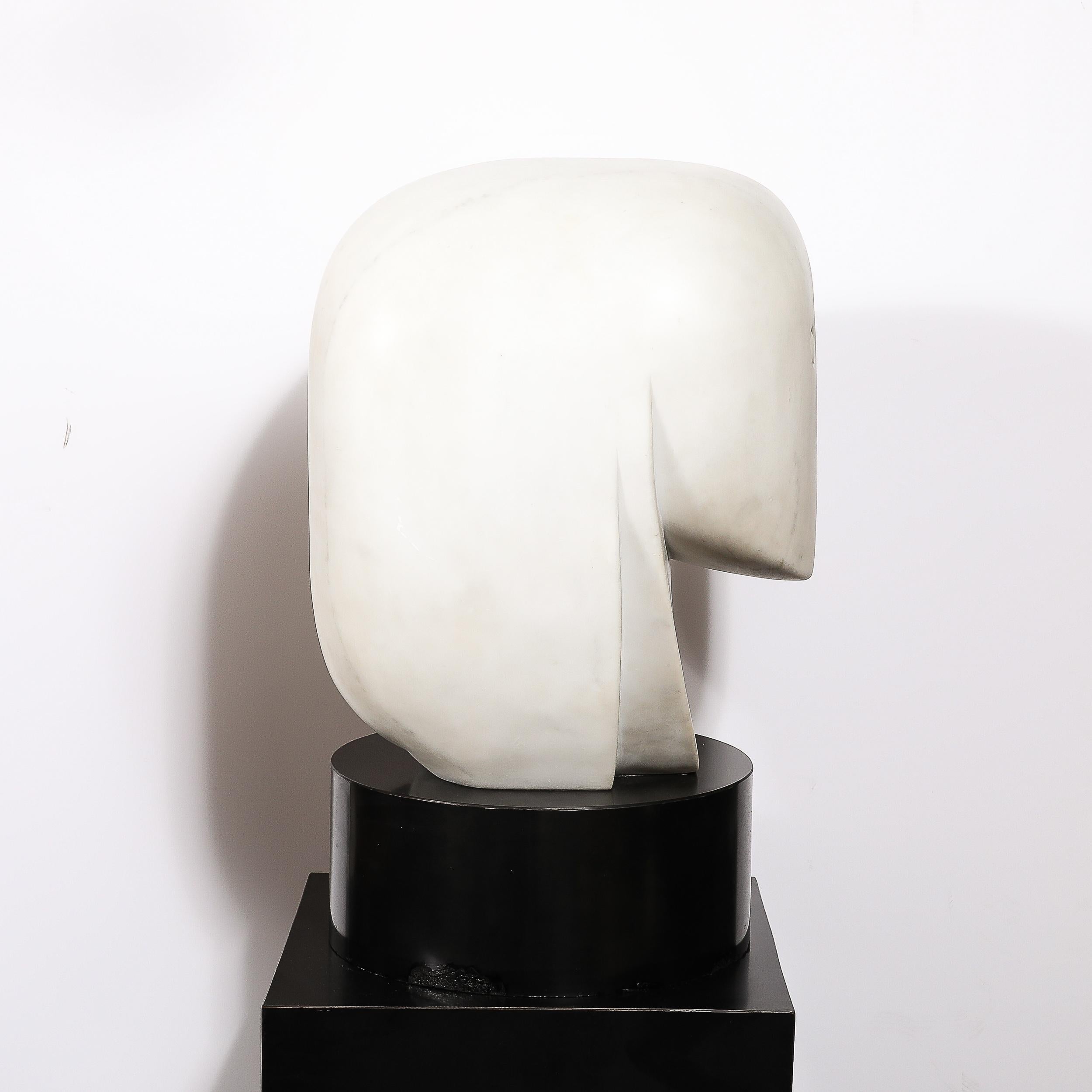 Marmo Scultura amorfa in marmo bianco di metà secolo intitolata 