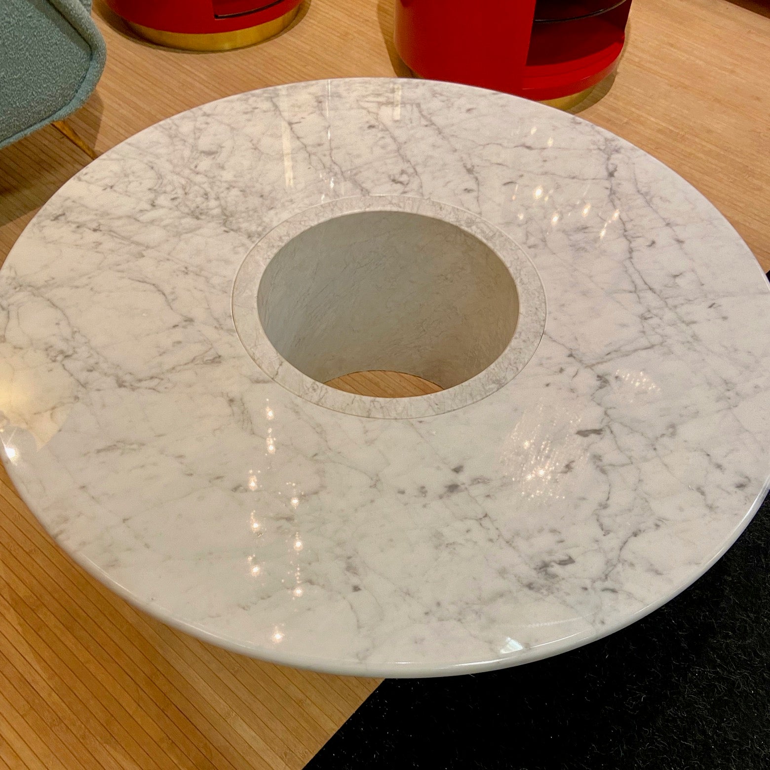 Mid-Century Modern Mid Century white marble circular coffee table, Italy circa 1970's For Sale