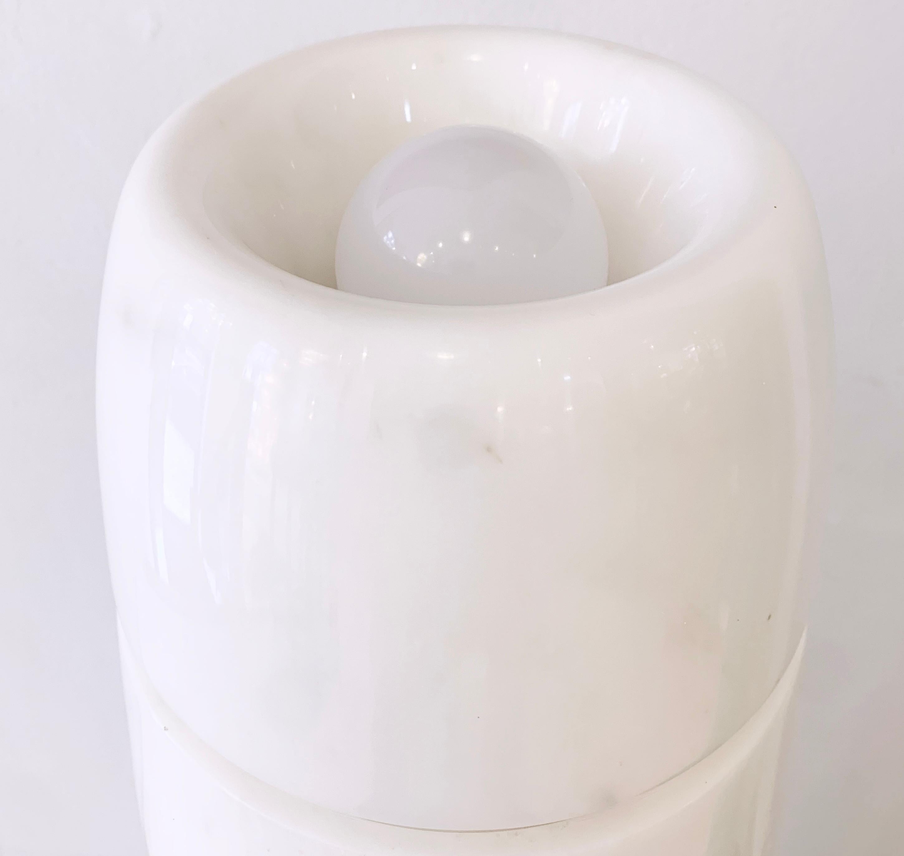 Italian Mid-century white marble lamp - Italy 1970s For Sale