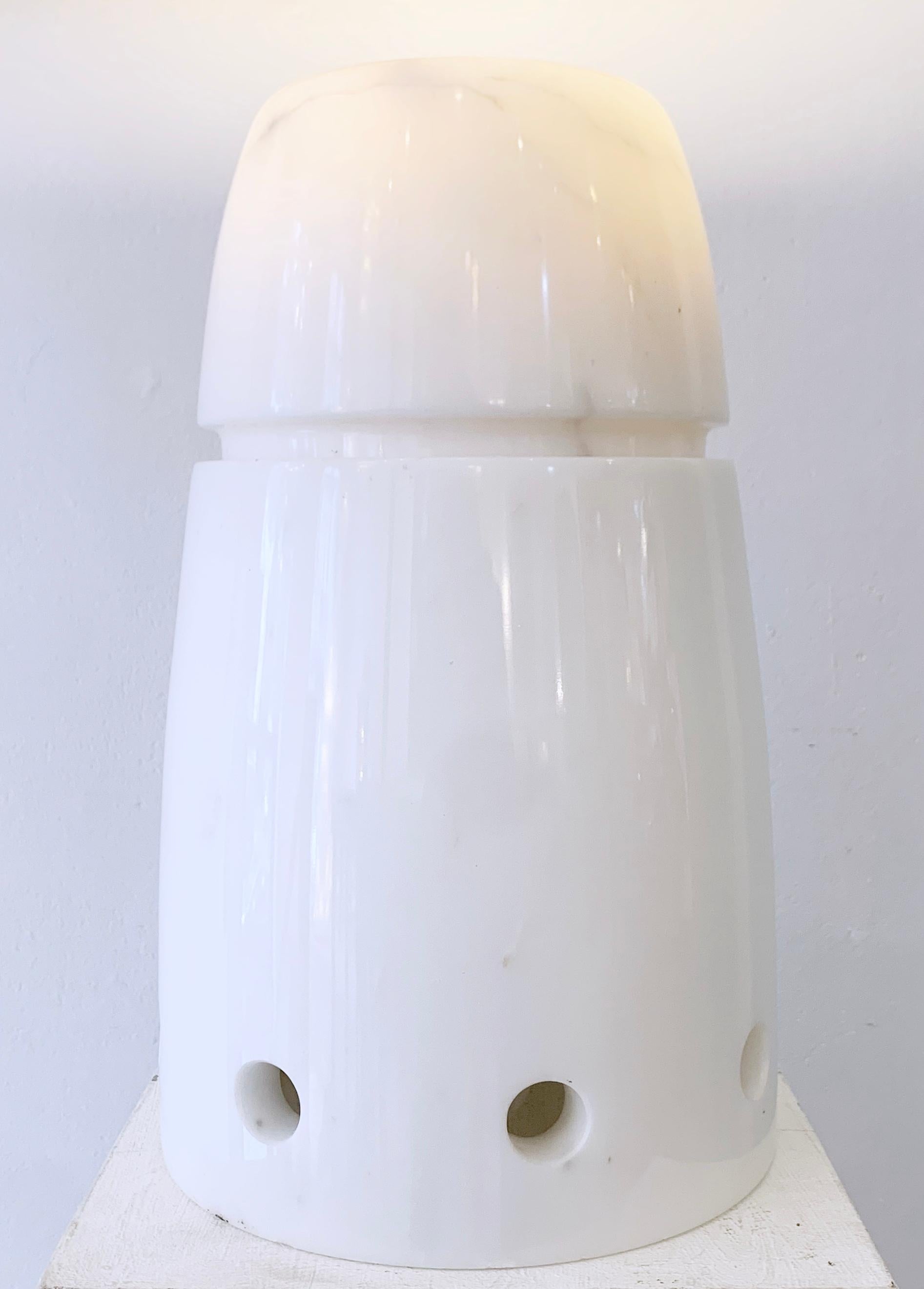 Mid-century white marble lamp - Italy 1970s In Good Condition For Sale In Brussels, BE