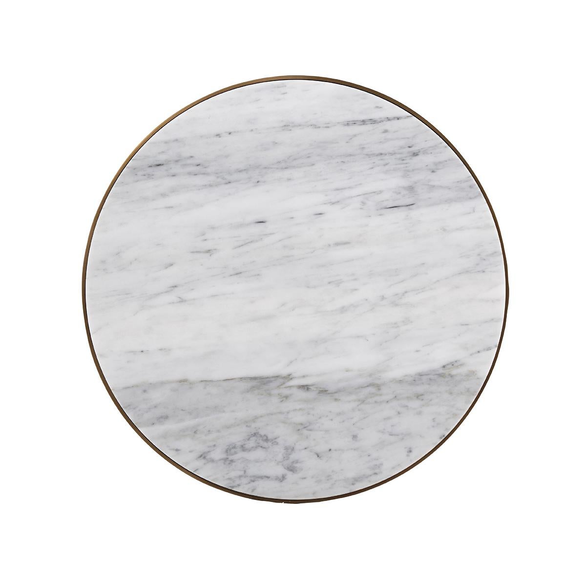 With a round Bianco Carraro marble top on a brushed brass finish metal base with tapering legs.

Dimensions: 19.75