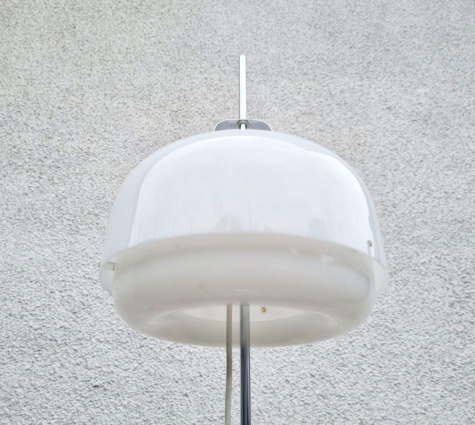 Weiße Medusa-Stehlampe aus der Mitte des Jahrhunderts von Luigi Massoni für Guzzini, Italien, 1970er Jahre im Angebot 3