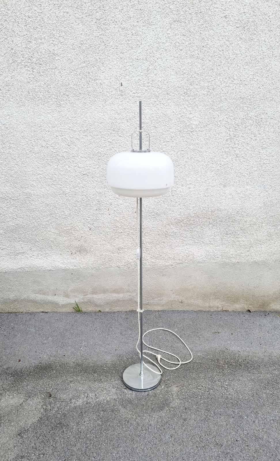 Weiße Medusa-Stehlampe aus der Mitte des Jahrhunderts von Luigi Massoni für Guzzini, Italien, 1970er Jahre im Angebot 5