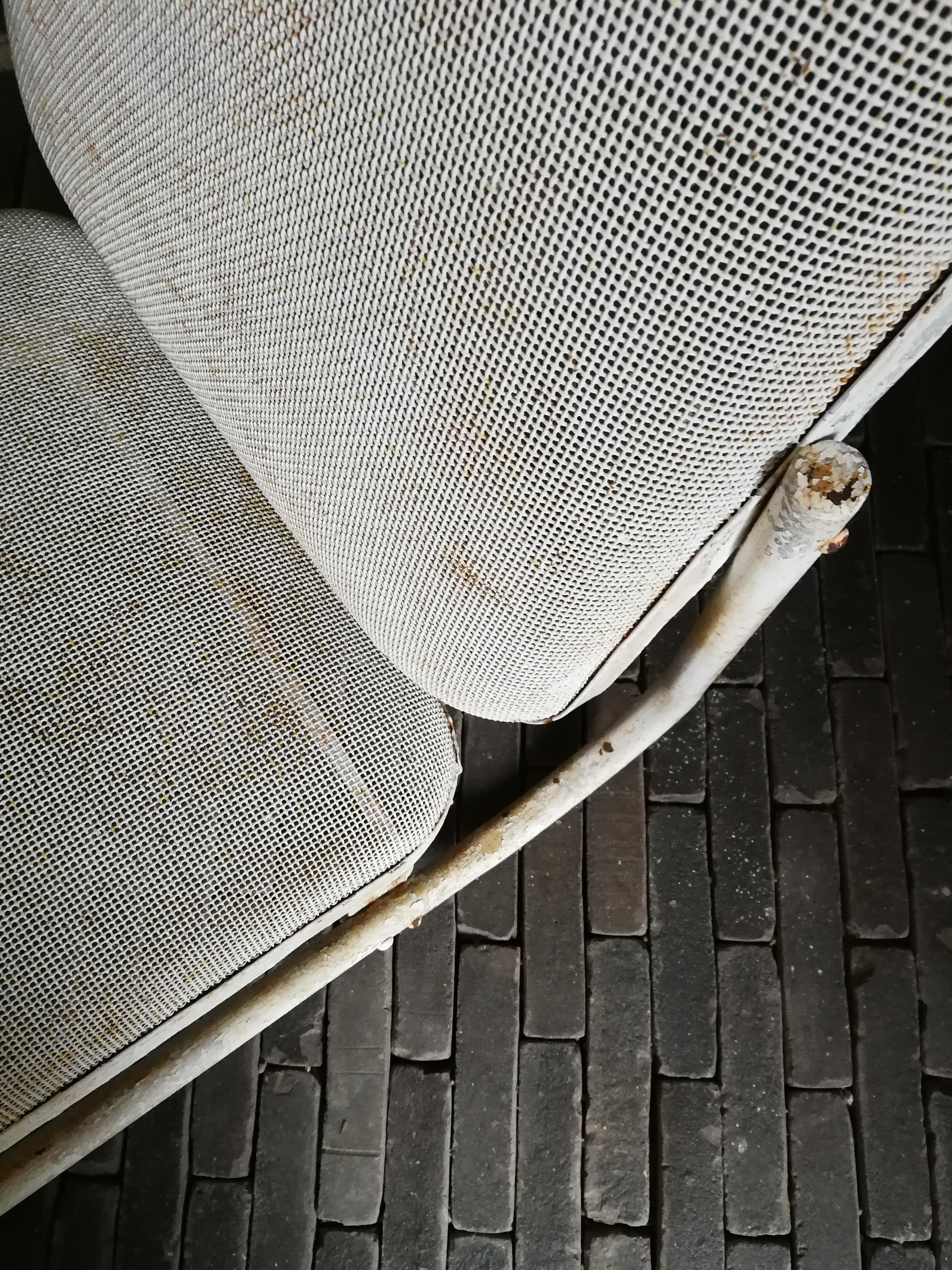Midcentury White Metal Garden Lounge Chair In Good Condition In Merchtem, Merchtem