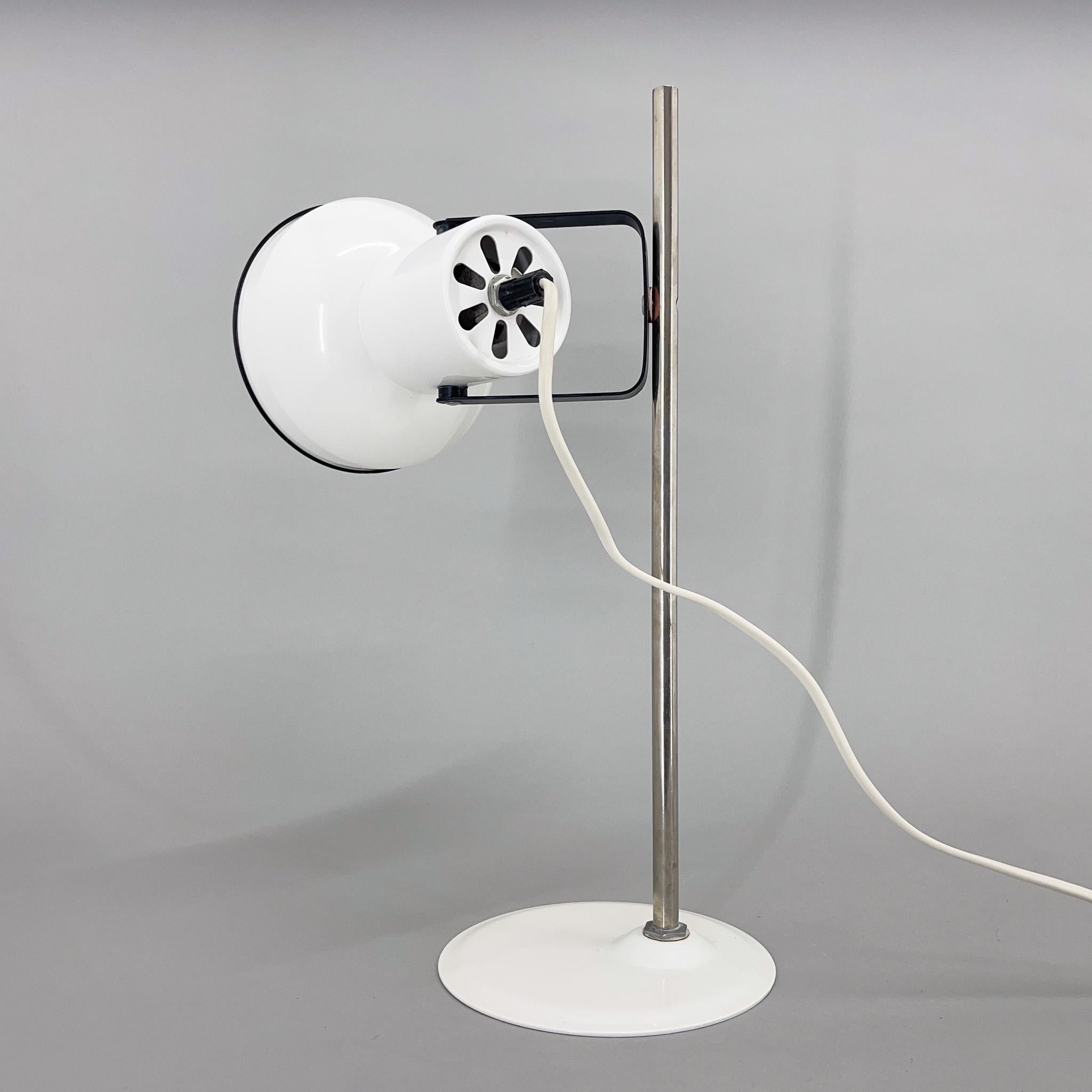 Mid-Century Modern Lampe de table en métal blanc du milieu du siècle dernier, Tchécoslovaquie en vente