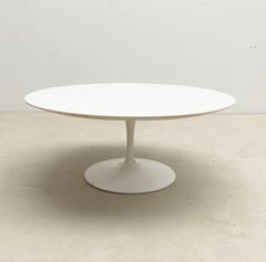 Mid-Century White Metal Tulip Feet and Wooden Top Coffee Table by Knoll