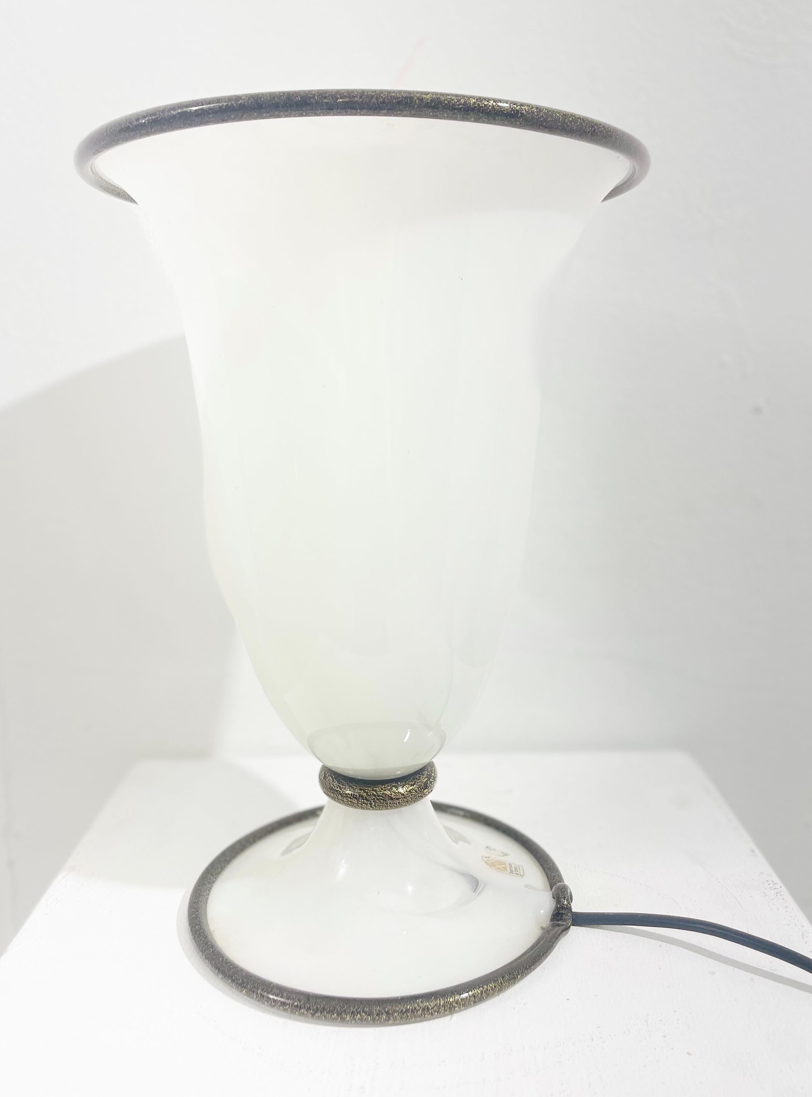 Italian Mid-Century White Murano Glass Table Lamp by Barovier & Toso, Italy 1950s For Sale