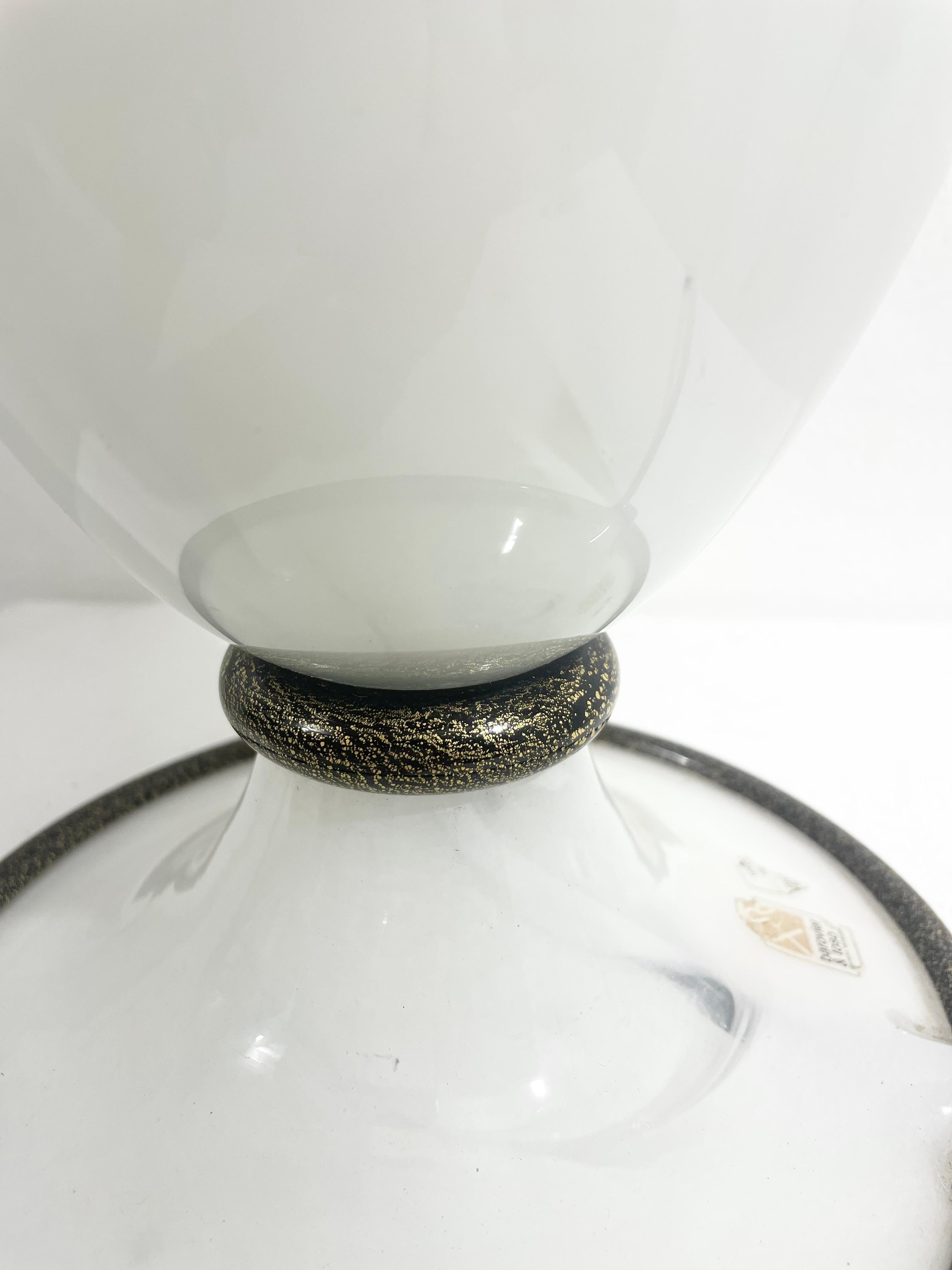 Lampada da tavolo in vetro di Murano bianco di metà secolo di Barovier & Toso, Italia, 1950 In condizioni buone in vendita a Brussels, BE