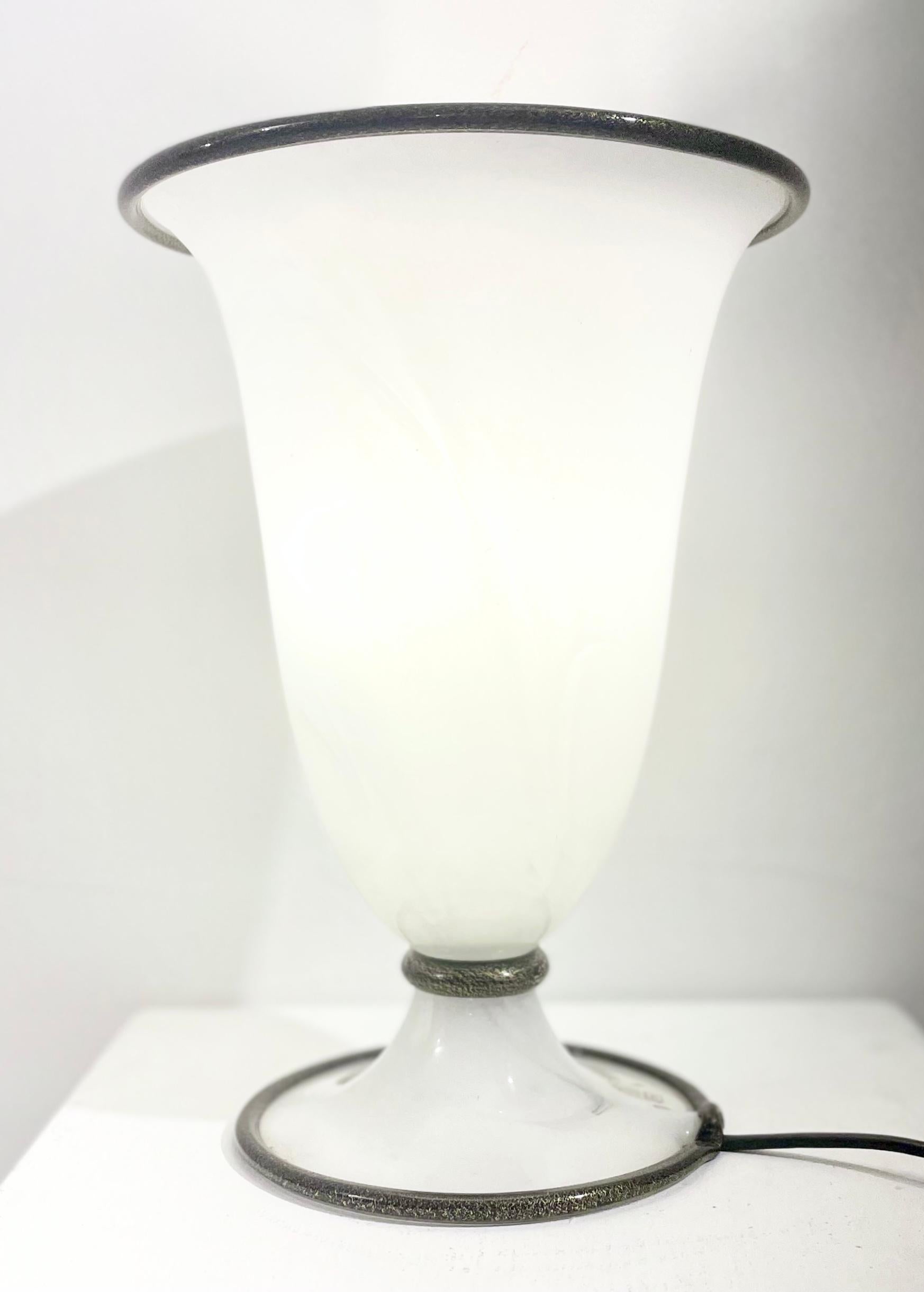 Mid-Century White Murano Glass Table Lamp by Barovier & Toso, Italy 1950s For Sale 1