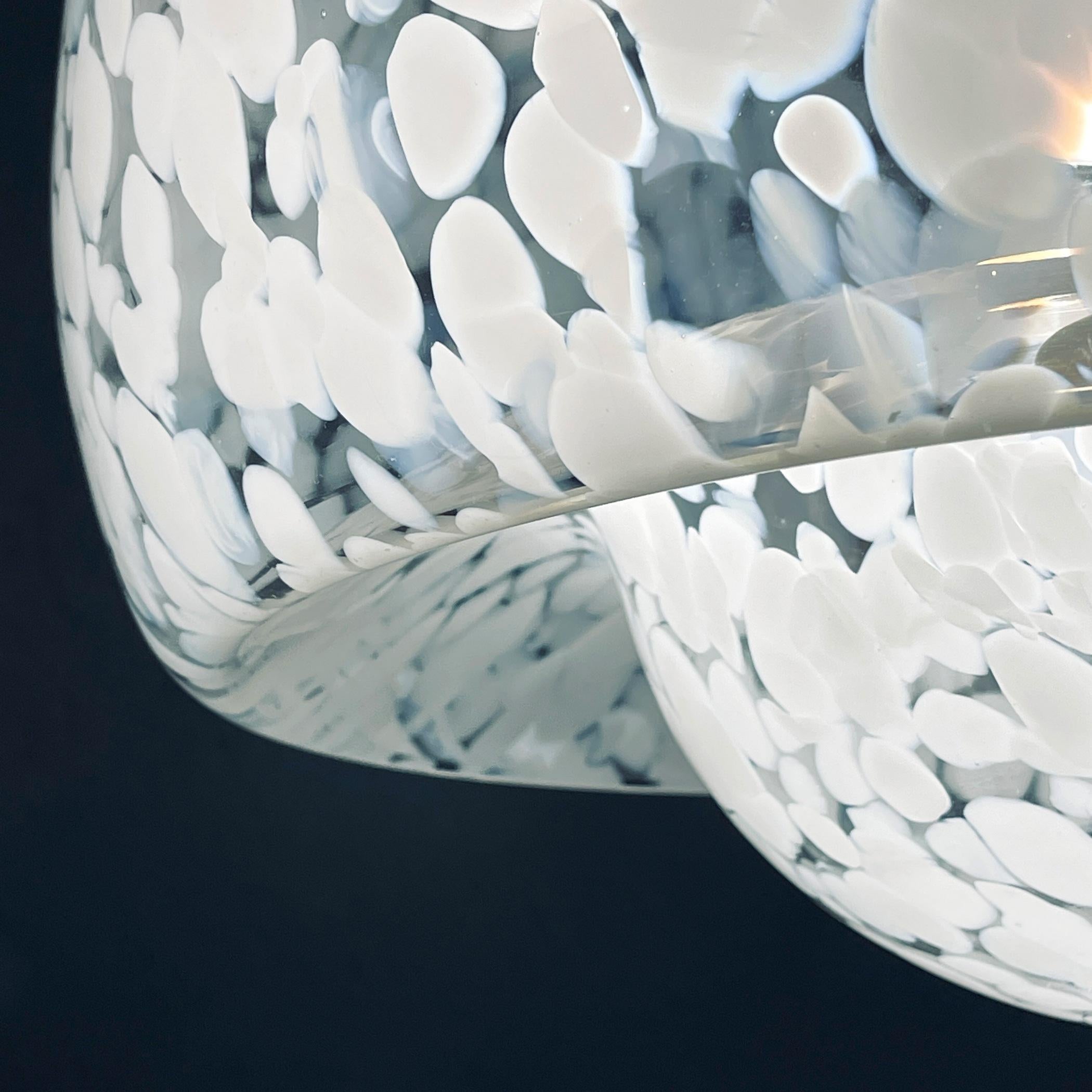 Lampe à suspension de Murano blanche du milieu du siècle dernier, conçue par Carlo Nason pour Mazzega, Italie  en vente 6