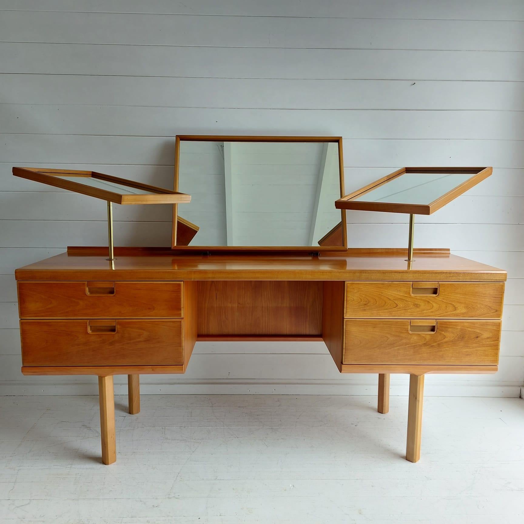 Midcentury White and Newton Dressing Table/desk with triple adjustable mirror in light teak with beech trim, 1960s
British teak and beechwood dressing table from the late 1960s with stool.

This beautiful dressing table is a wonderful example of