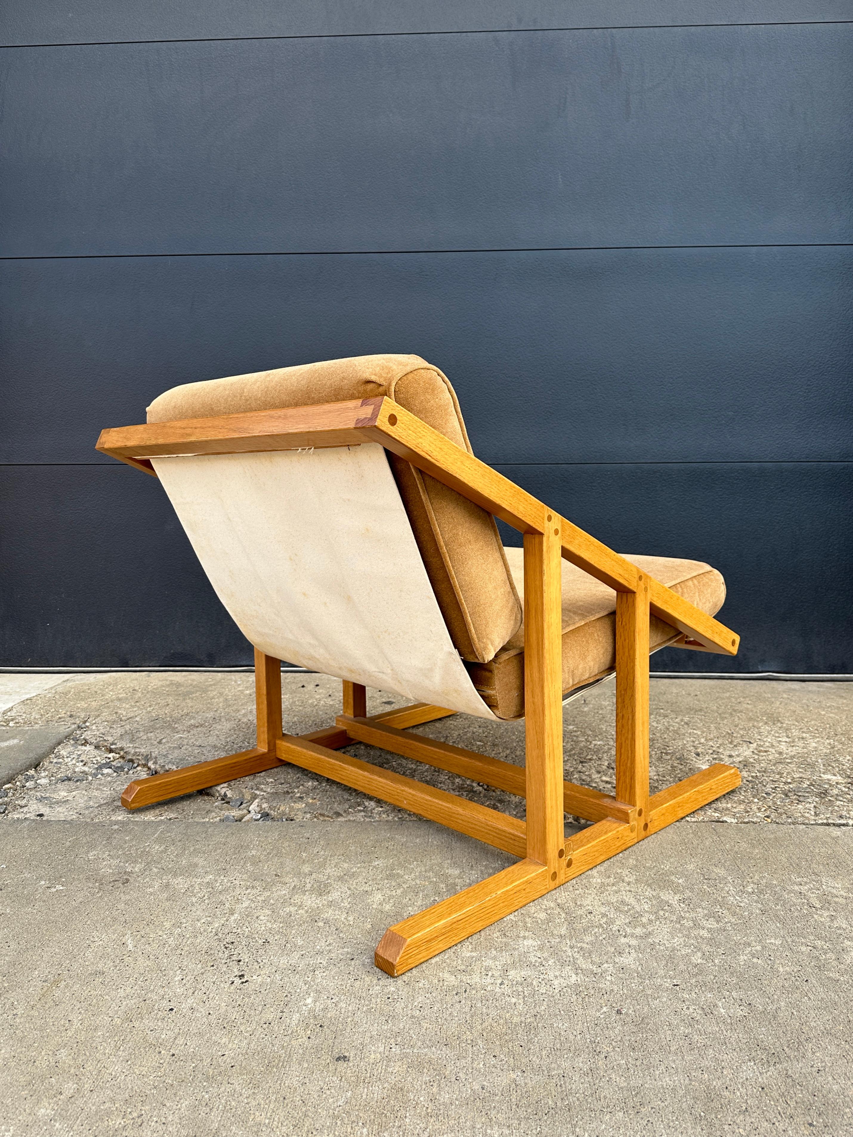 Midcentury White Oak Sling Chair with Velvet Cushions In Good Condition For Sale In Asheville, NC