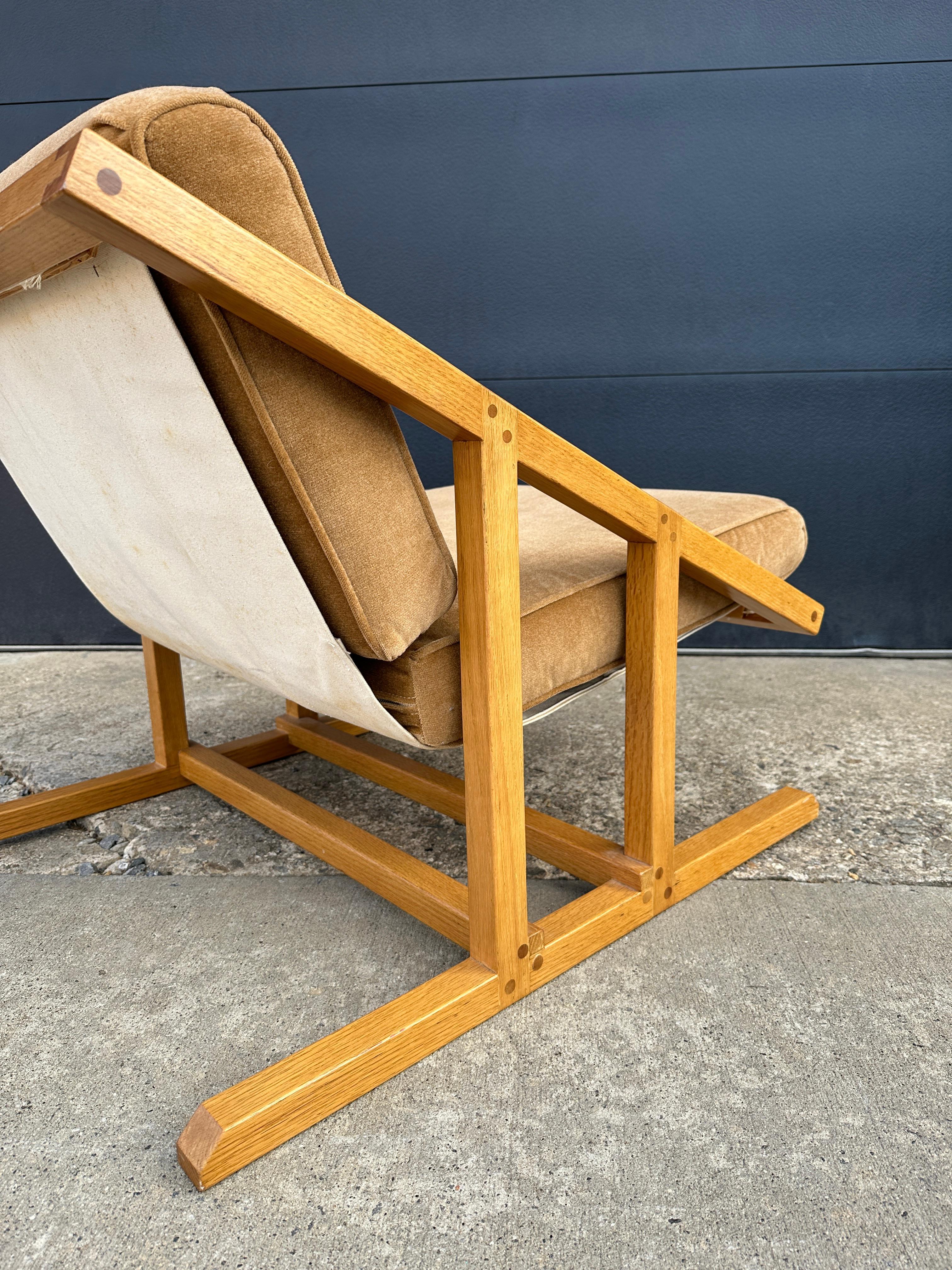 Midcentury White Oak Sling Chair with Velvet Cushions In Good Condition For Sale In Asheville, NC