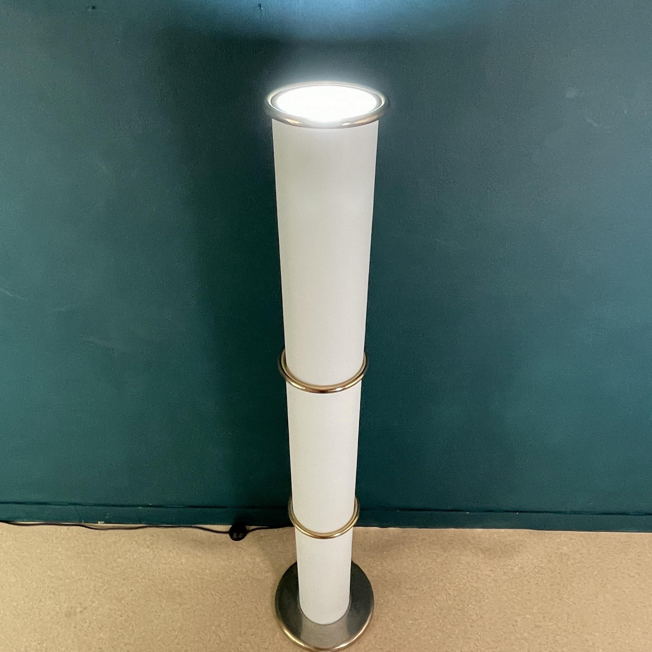 Mid-Century White Opaline Glass Floor Lamp, Italy, 1970s For Sale 1
