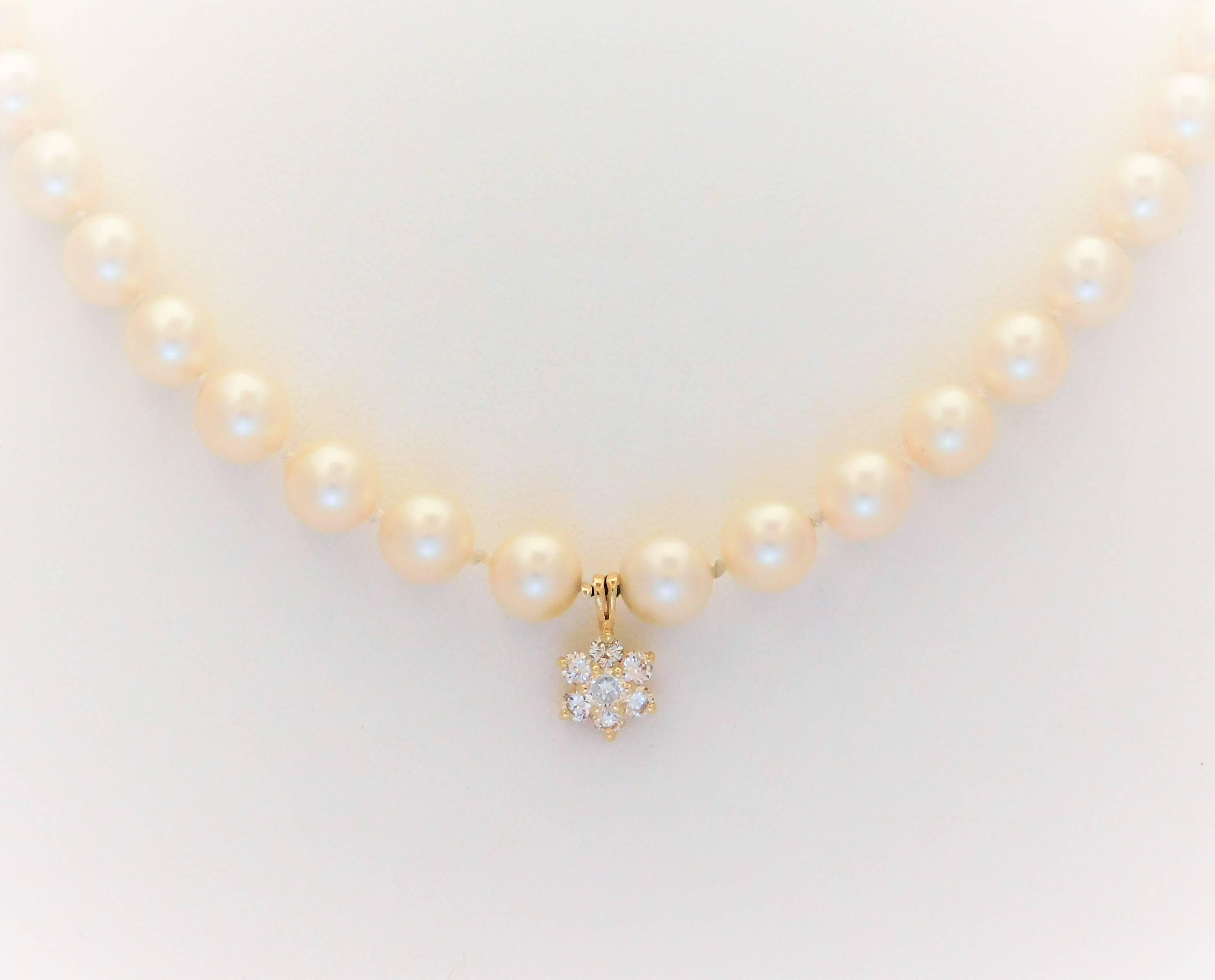 Modernist Midcentury White Pearl and 14 Karat Gold Necklace with Diamond Star Pendant