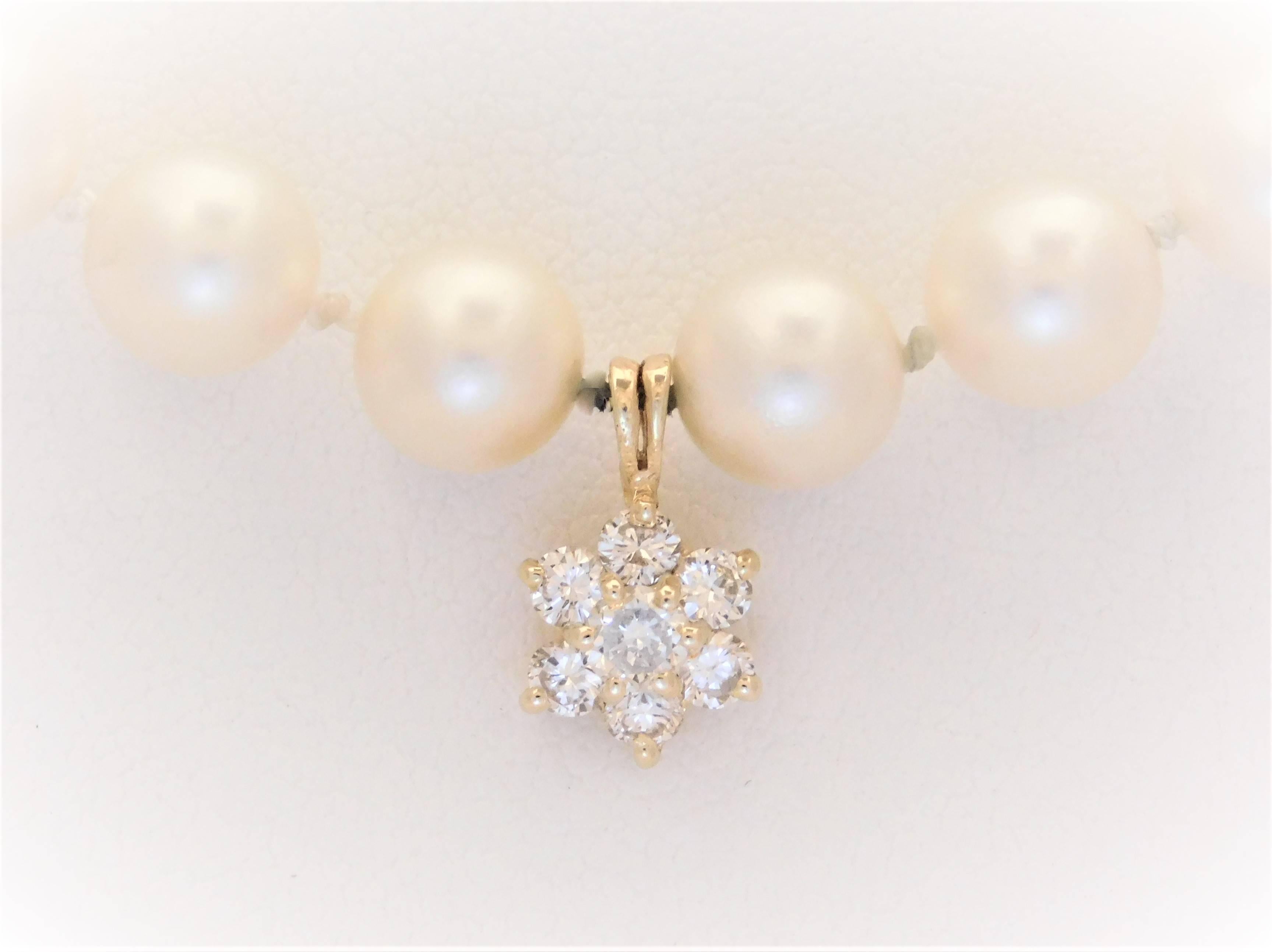 Round Cut Midcentury White Pearl and 14 Karat Gold Necklace with Diamond Star Pendant