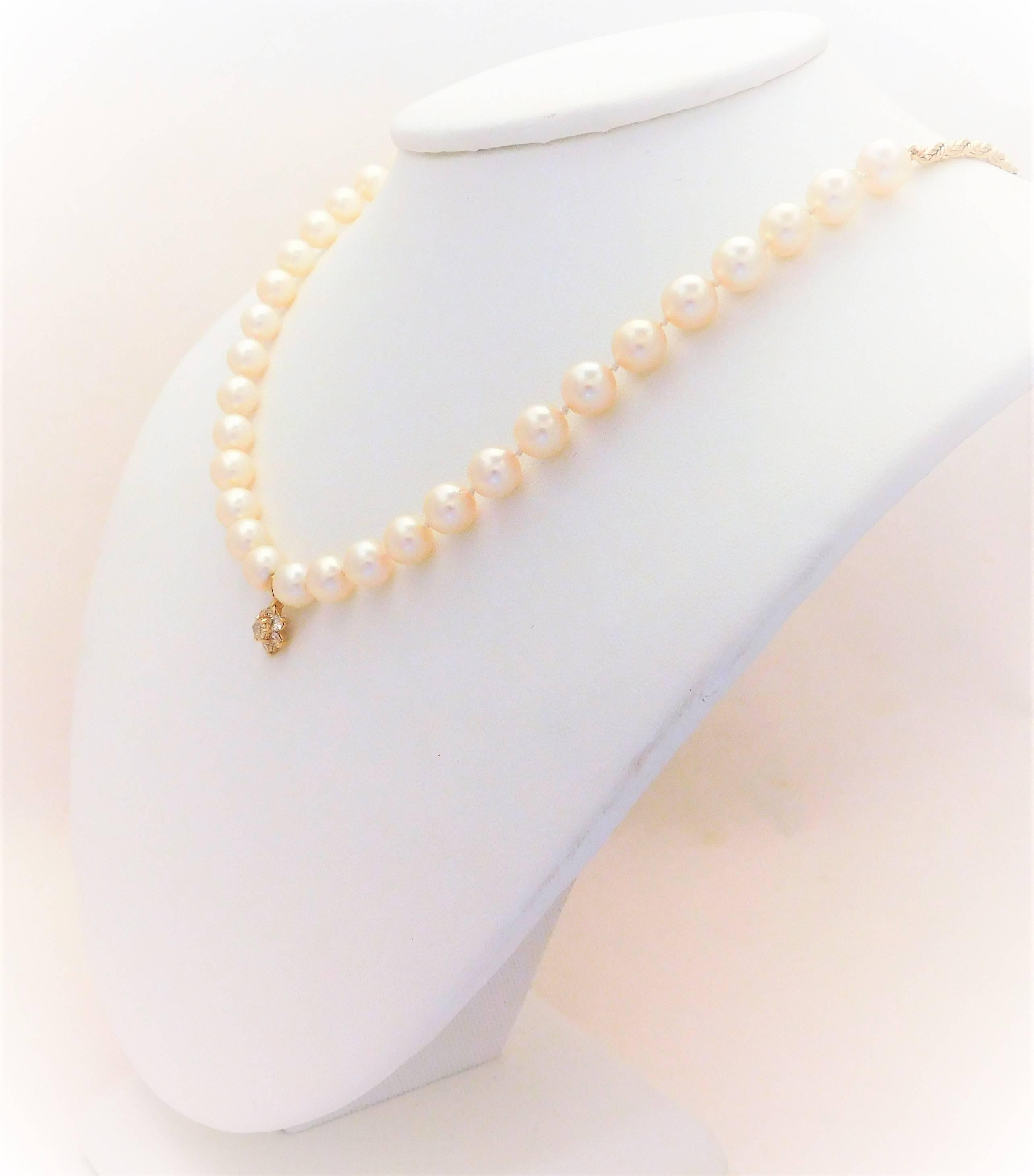 Women's Midcentury White Pearl and 14 Karat Gold Necklace with Diamond Star Pendant