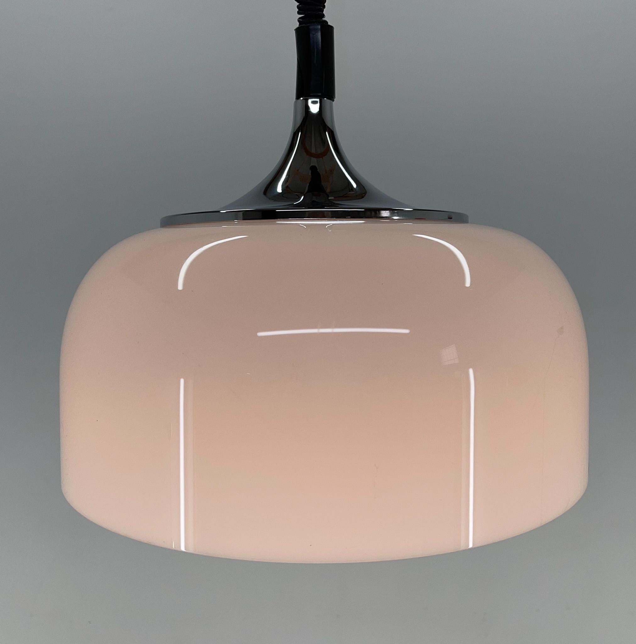 Midcentury White Pendant by Harvey Guzzini for Meblo, Italy For Sale 4