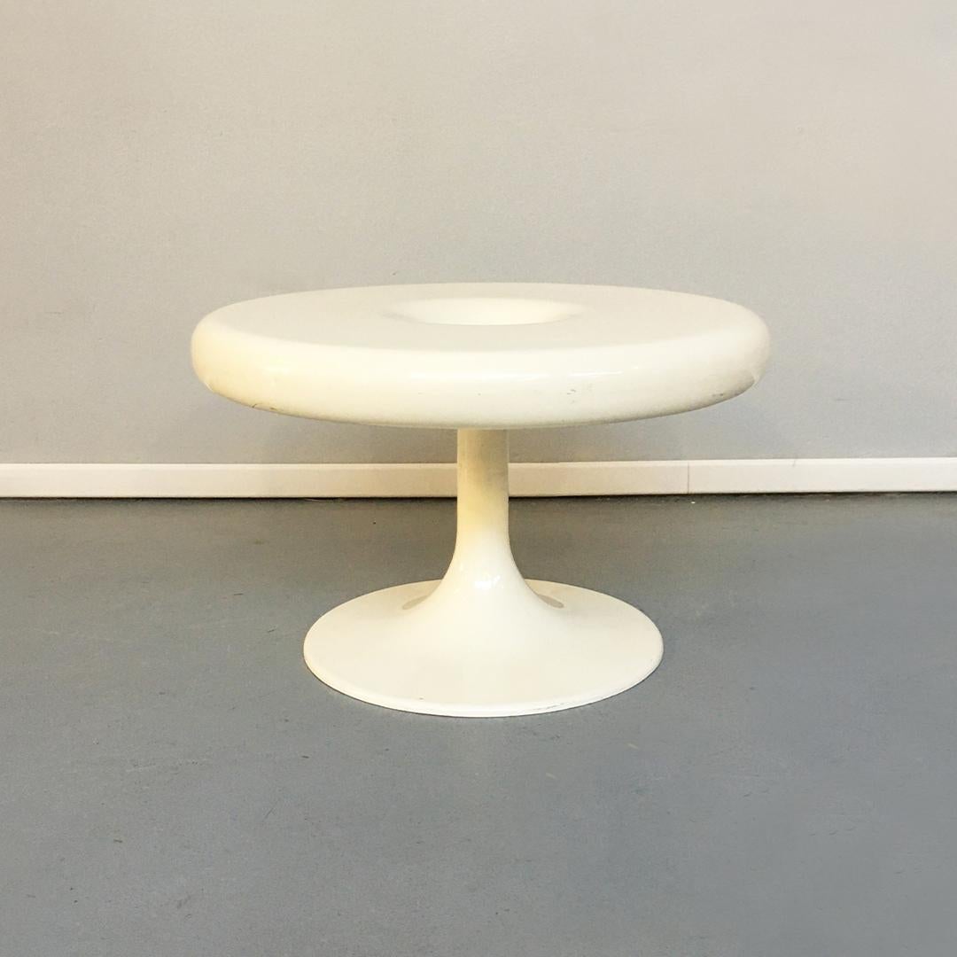 Kantarelli Couchtisch aus weißem Kunststoff, Mitte des Jahrhunderts, von Eero Aarnio für Asko, 1965
Kantarelli Couchtisch mit runder Struktur ganz aus weißem Kunststoff mit tulpenförmigem Sockel.
Entworfen von Eero Aarnio für Asko, 1965.
Guter