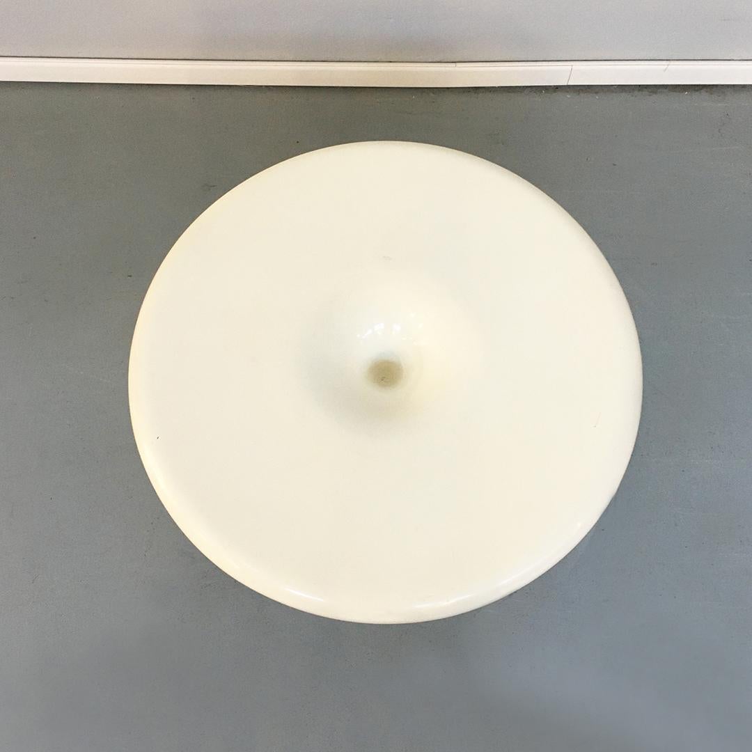 Kantarelli-Couchtisch aus weißem Kunststoff aus der Mitte des Jahrhunderts von Eero Aarnio für Asko, 1965 im Zustand „Gut“ in MIlano, IT