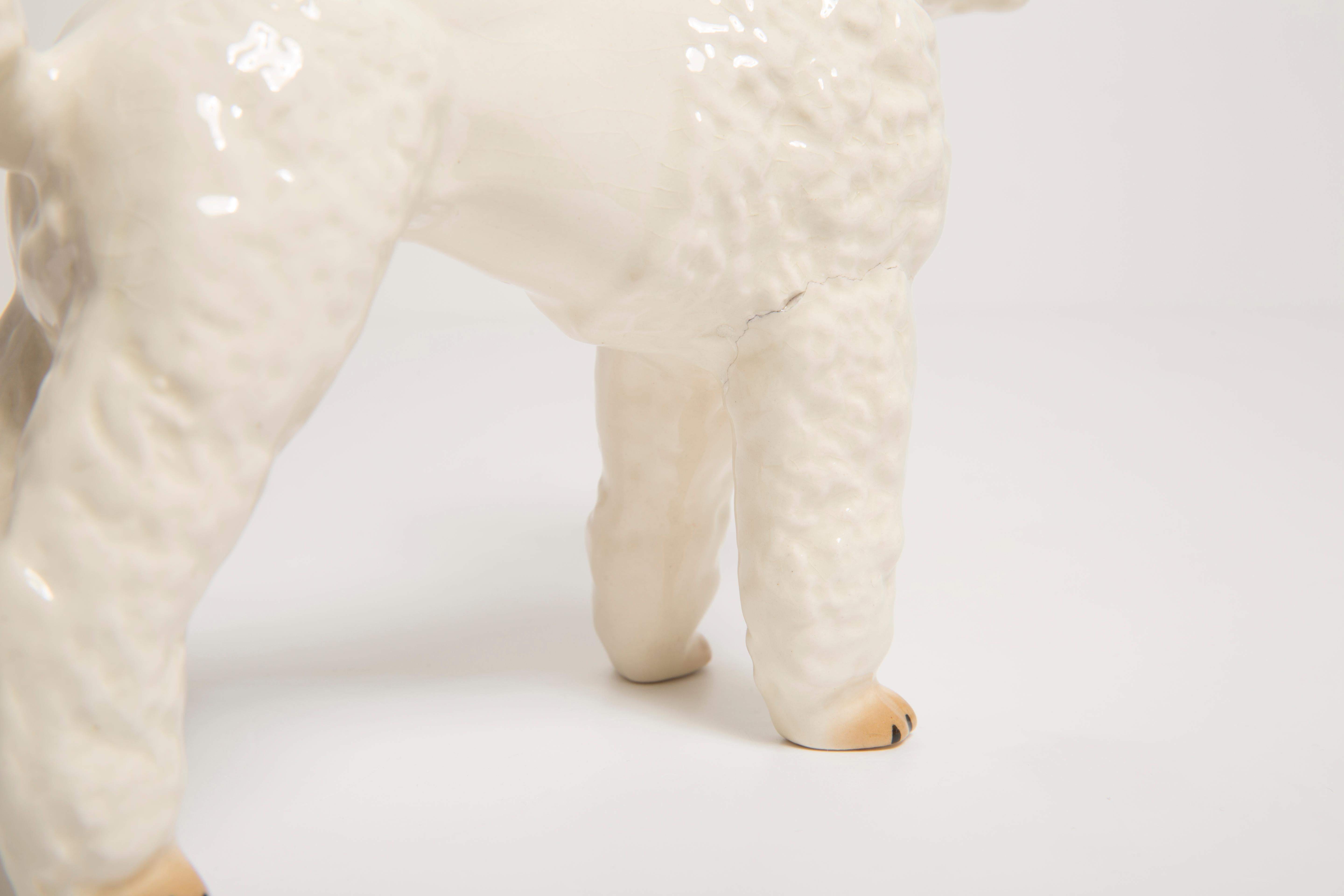 Weiße Pudelhund-Skulptur II aus der Mitte des Jahrhunderts, Italien, 1960er Jahre (Keramik) im Angebot