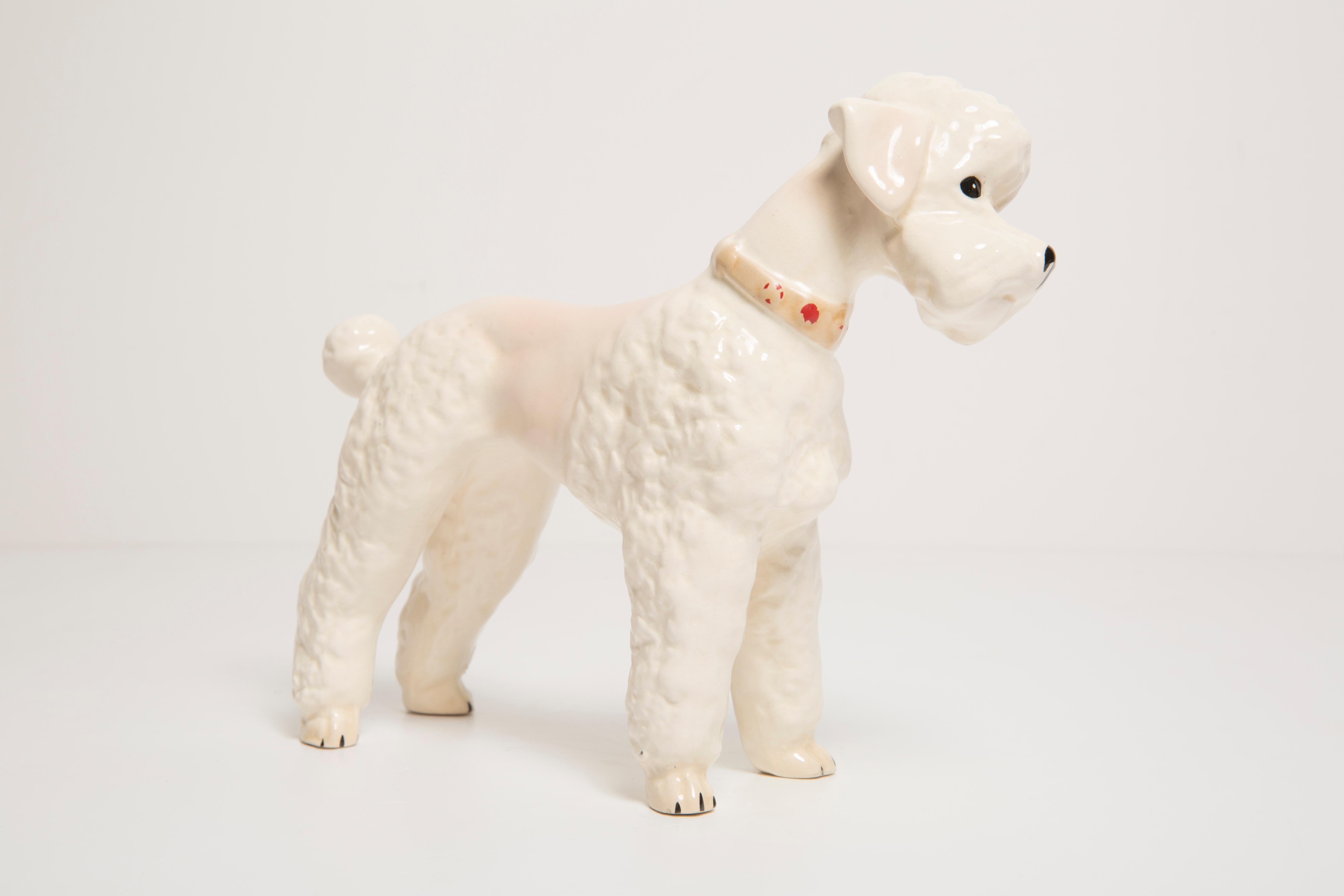 Sculpture de chien caniche blanc du milieu du siècle, Italie, années 1960 Bon état - En vente à 05-080 Hornowek, PL