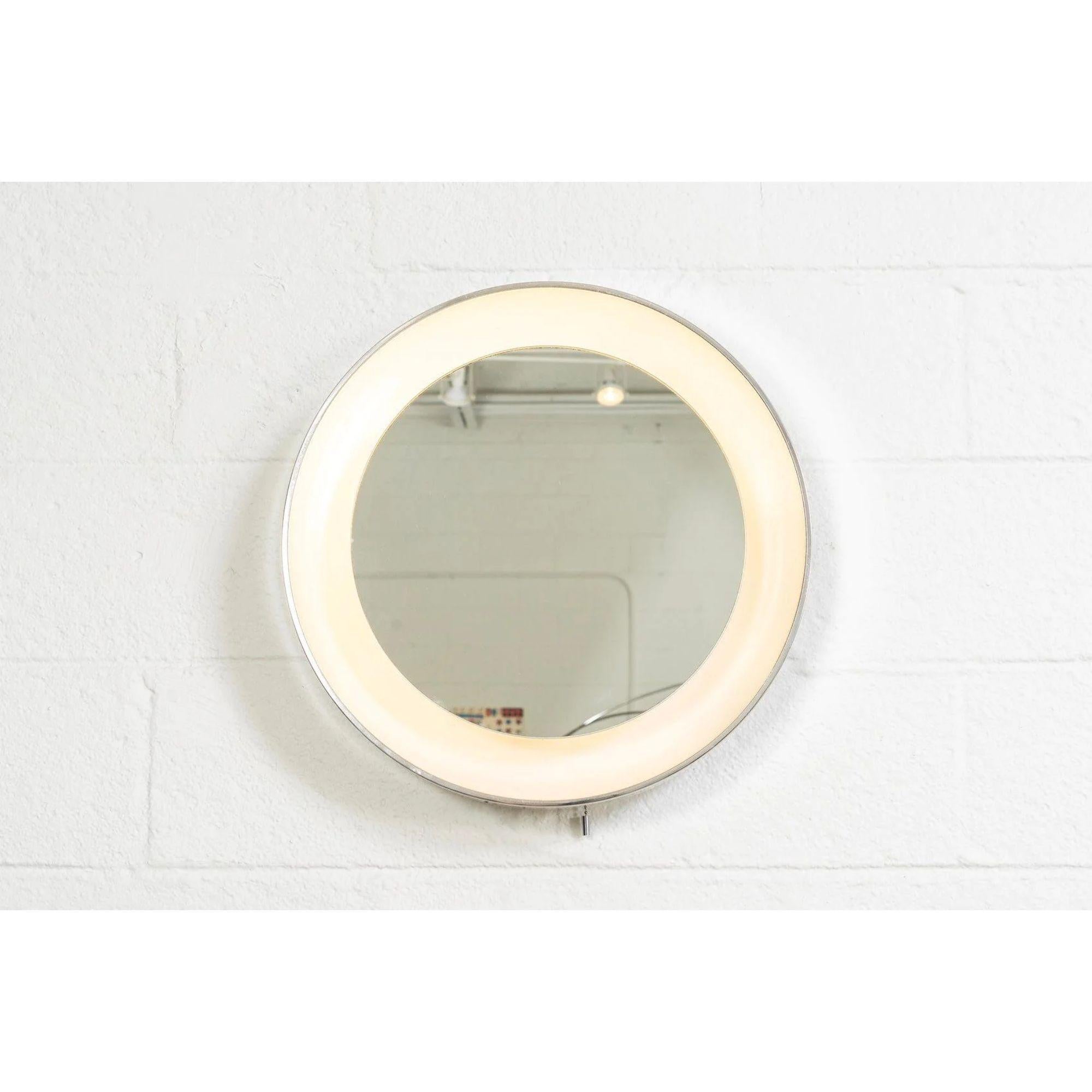 Midcentury White Round Lighted Wall Mirror by Lightolier, 1970s In Good Condition In Detroit, MI