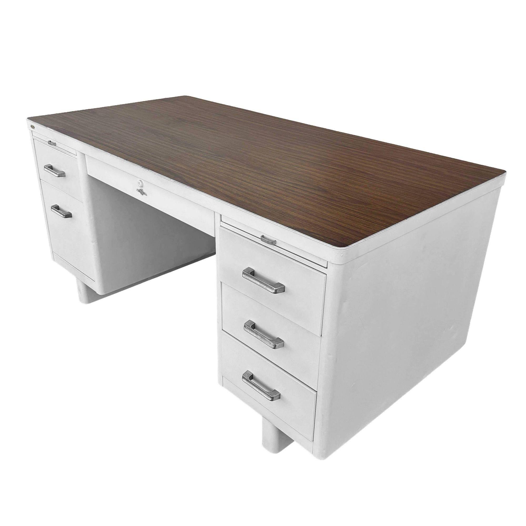 Mid-Century moderno Serbatoio in acciaio bianco di metà secolo con piano in formica di Globe Wernicke in vendita