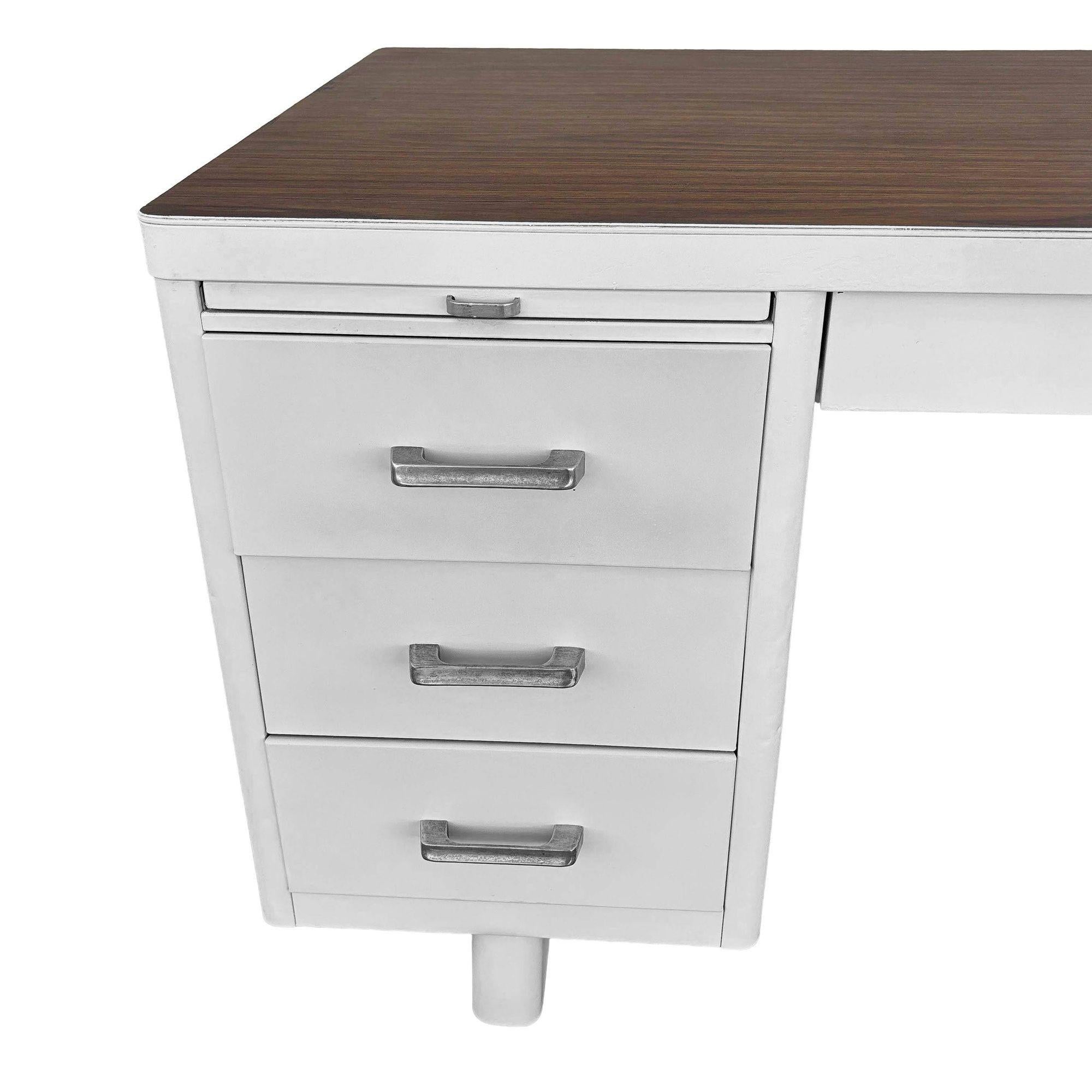 Serbatoio in acciaio bianco di metà secolo con piano in formica di Globe Wernicke In condizioni ottime in vendita a Van Nuys, CA