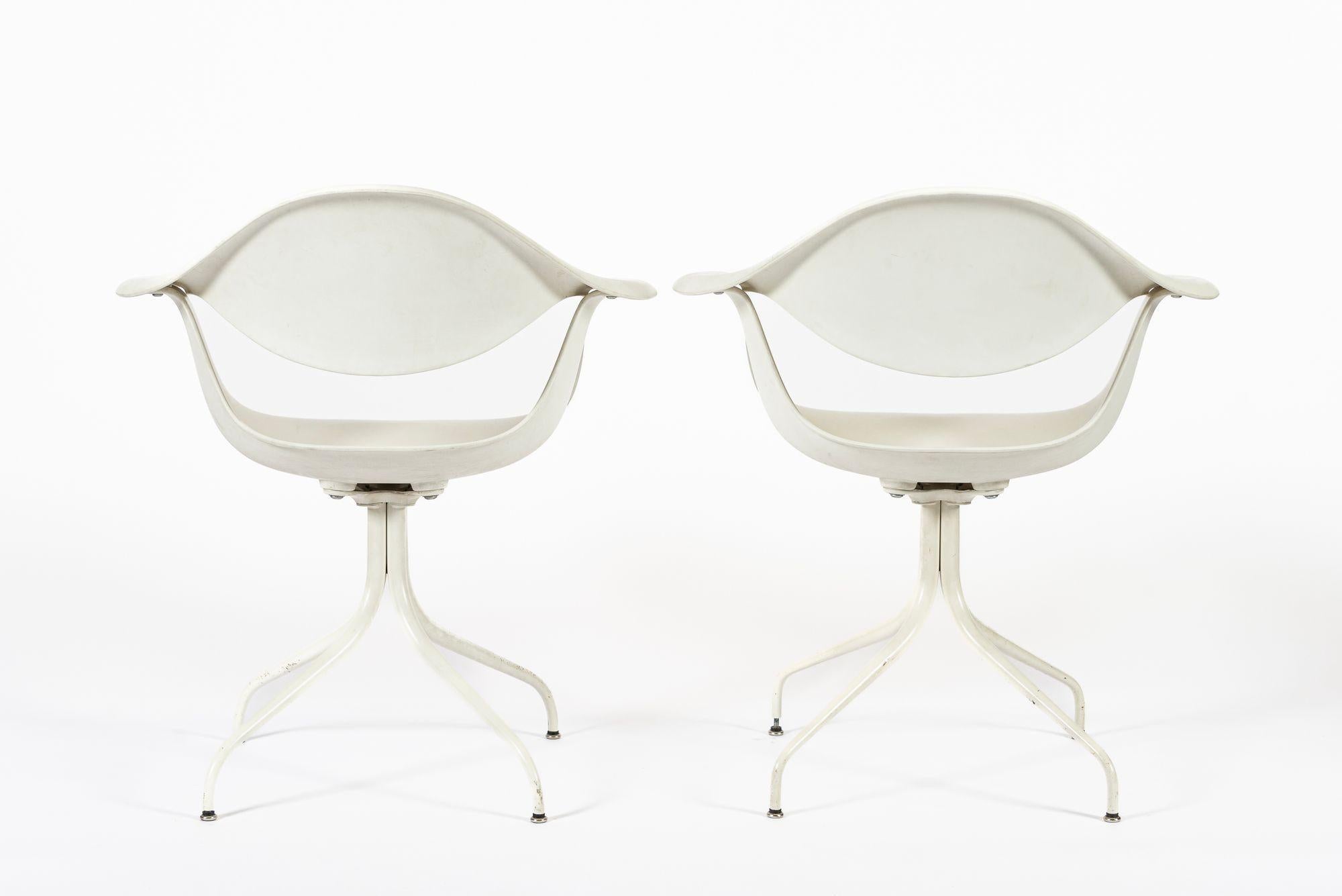 Mid Century White Swag Chairs by George Nelson for Herman Miller In Good Condition For Sale In Detroit, MI