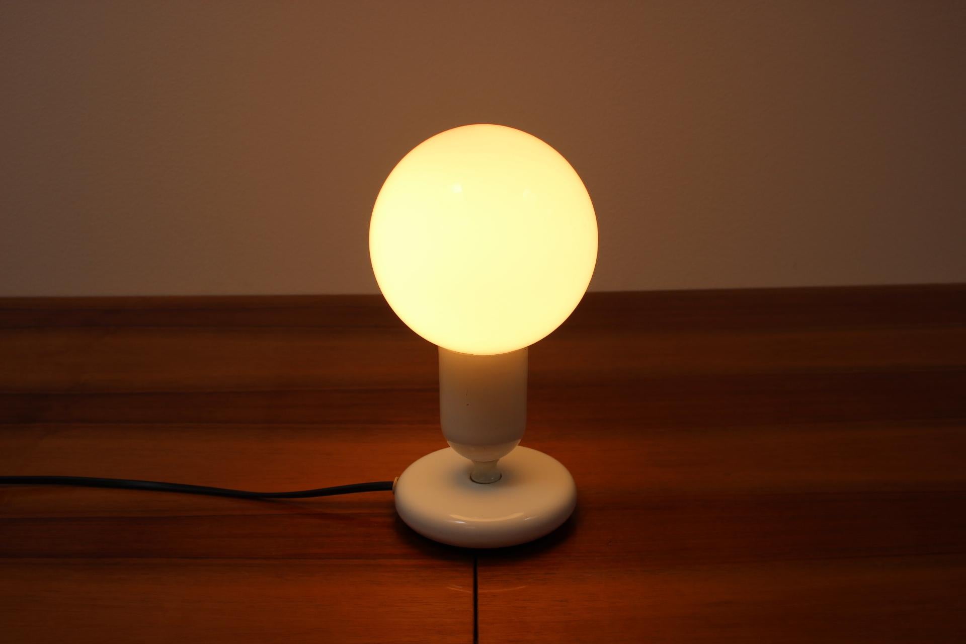 Mid-Century White Table Lamp, 1970's In Good Condition For Sale In Praha, CZ