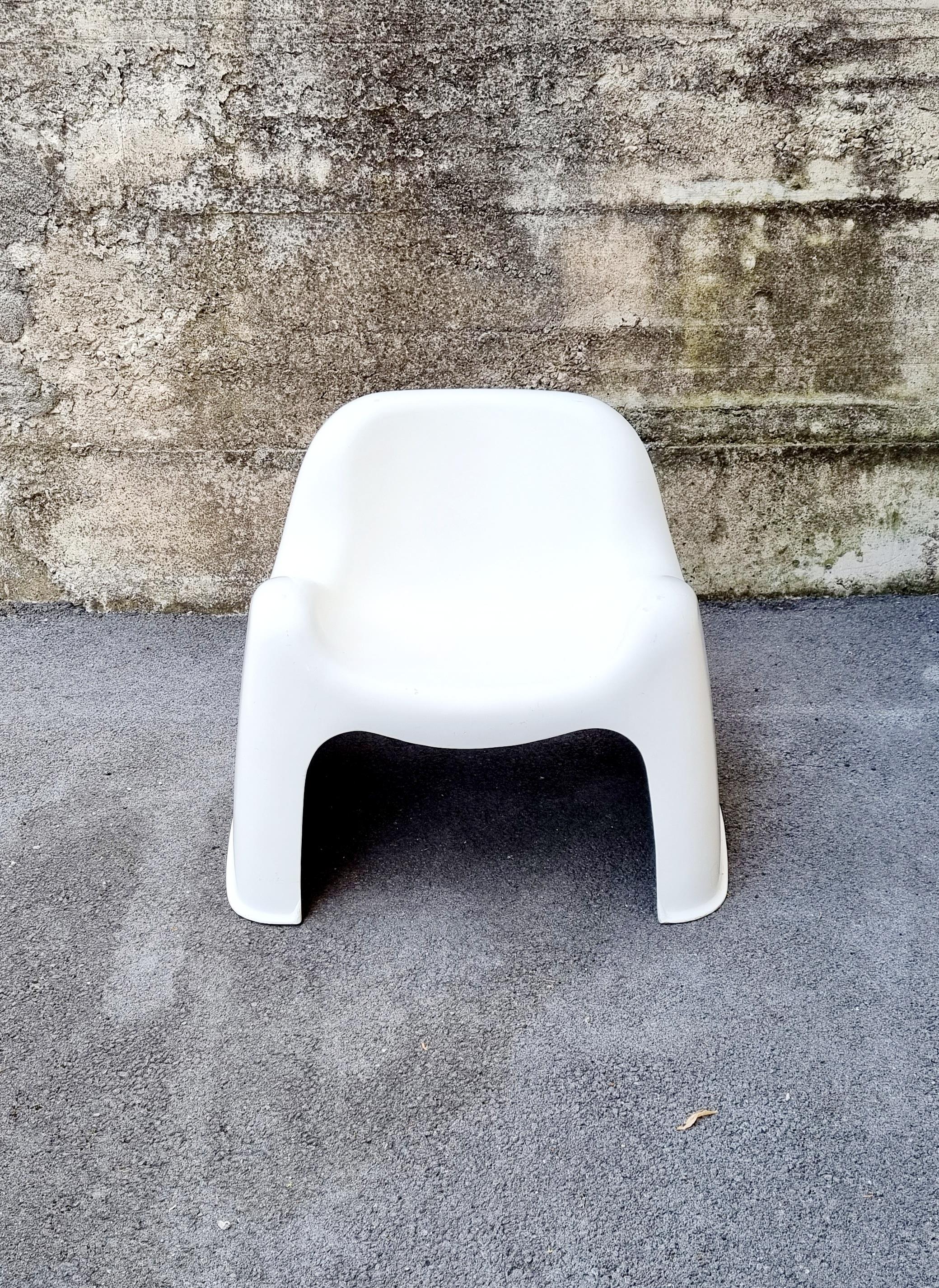 Midcentury White Toga Chair by Sergio Mazza for Artemide, Italy, 1960s For Sale 4