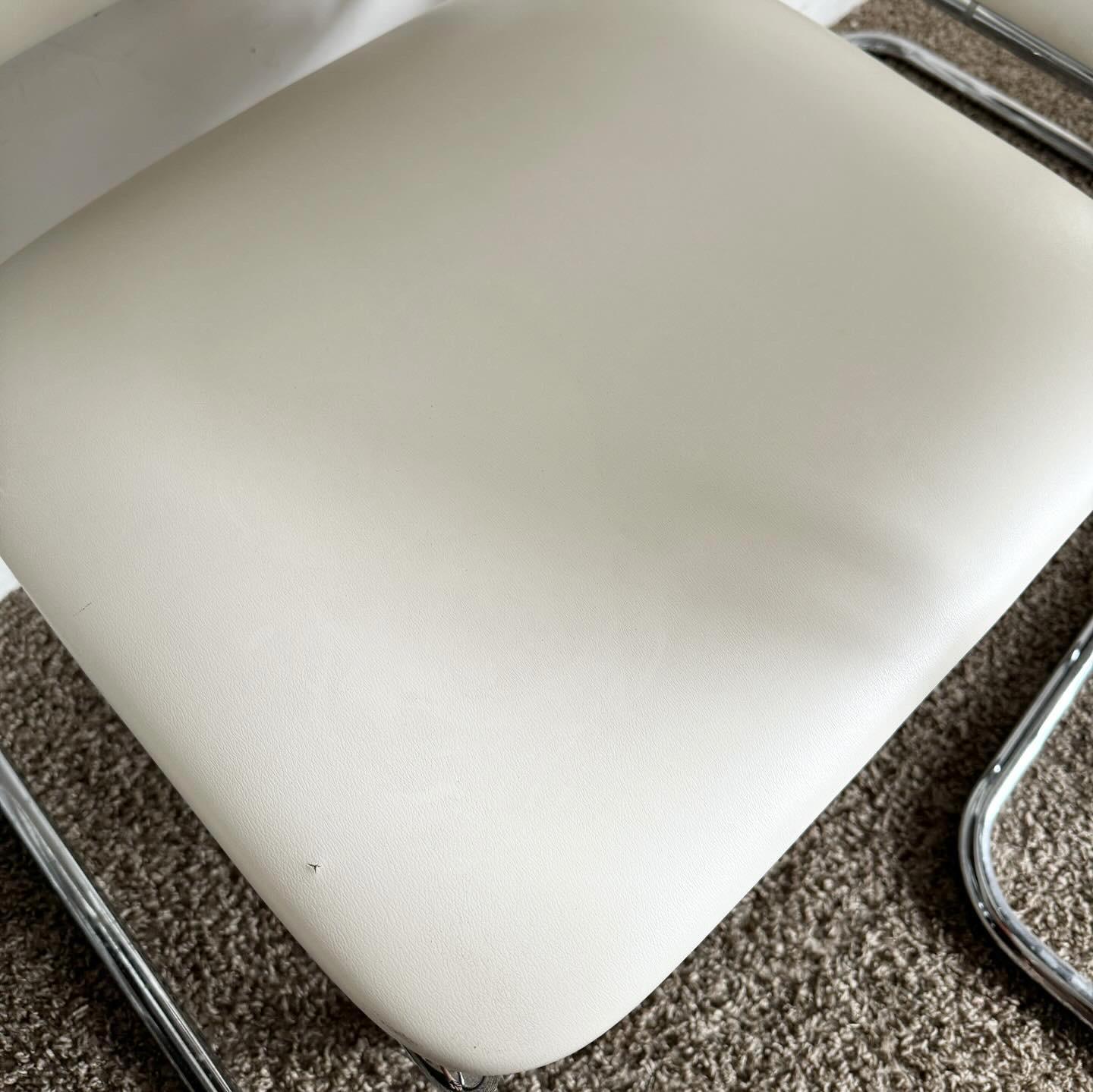 Chaises de salle à manger cantilever en vinyle blanc et chrome du milieu du siècle dernier par Loewenstein/Oggo en vente 3