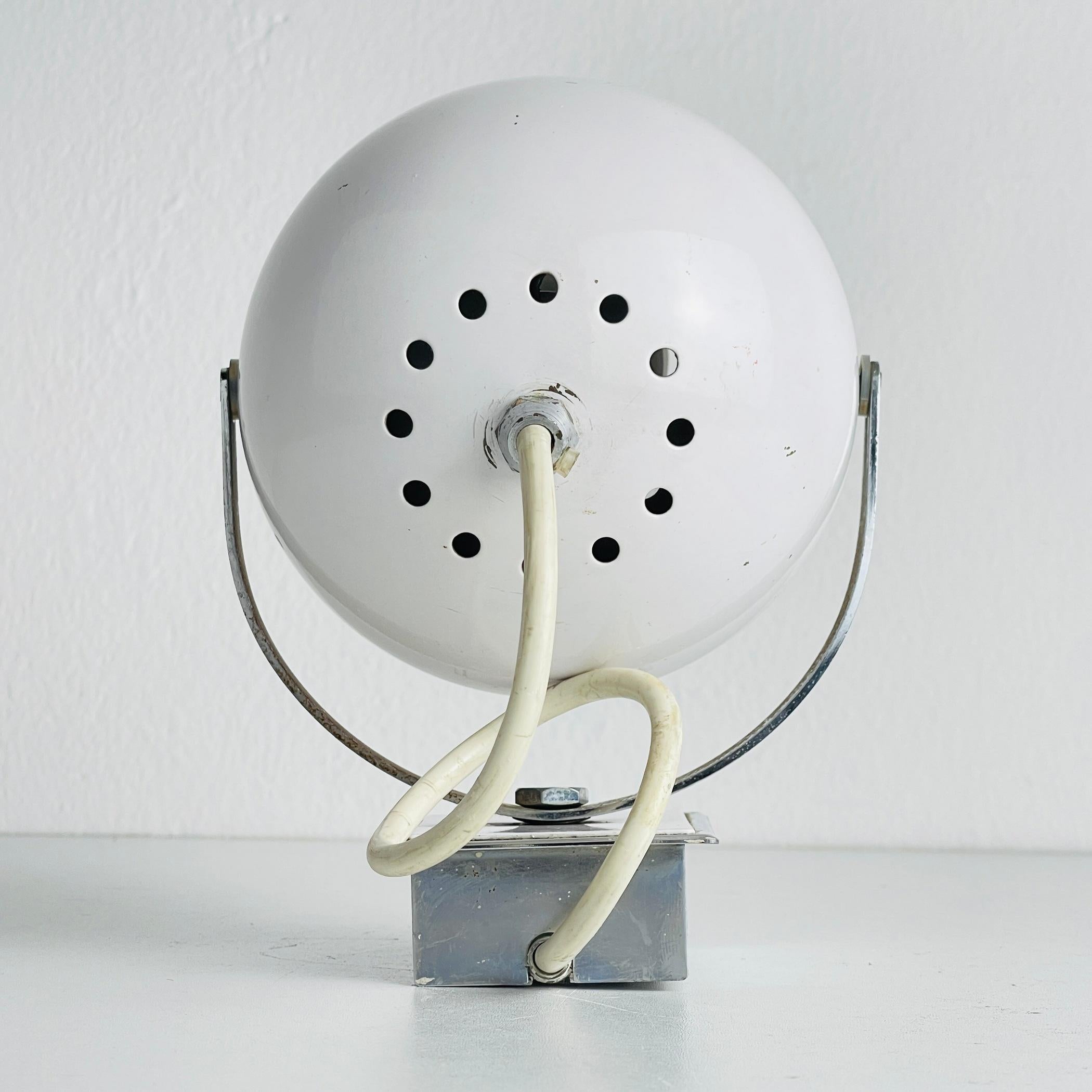 Mid-century white wall lamp Eyeball Italy 1960s  For Sale 5