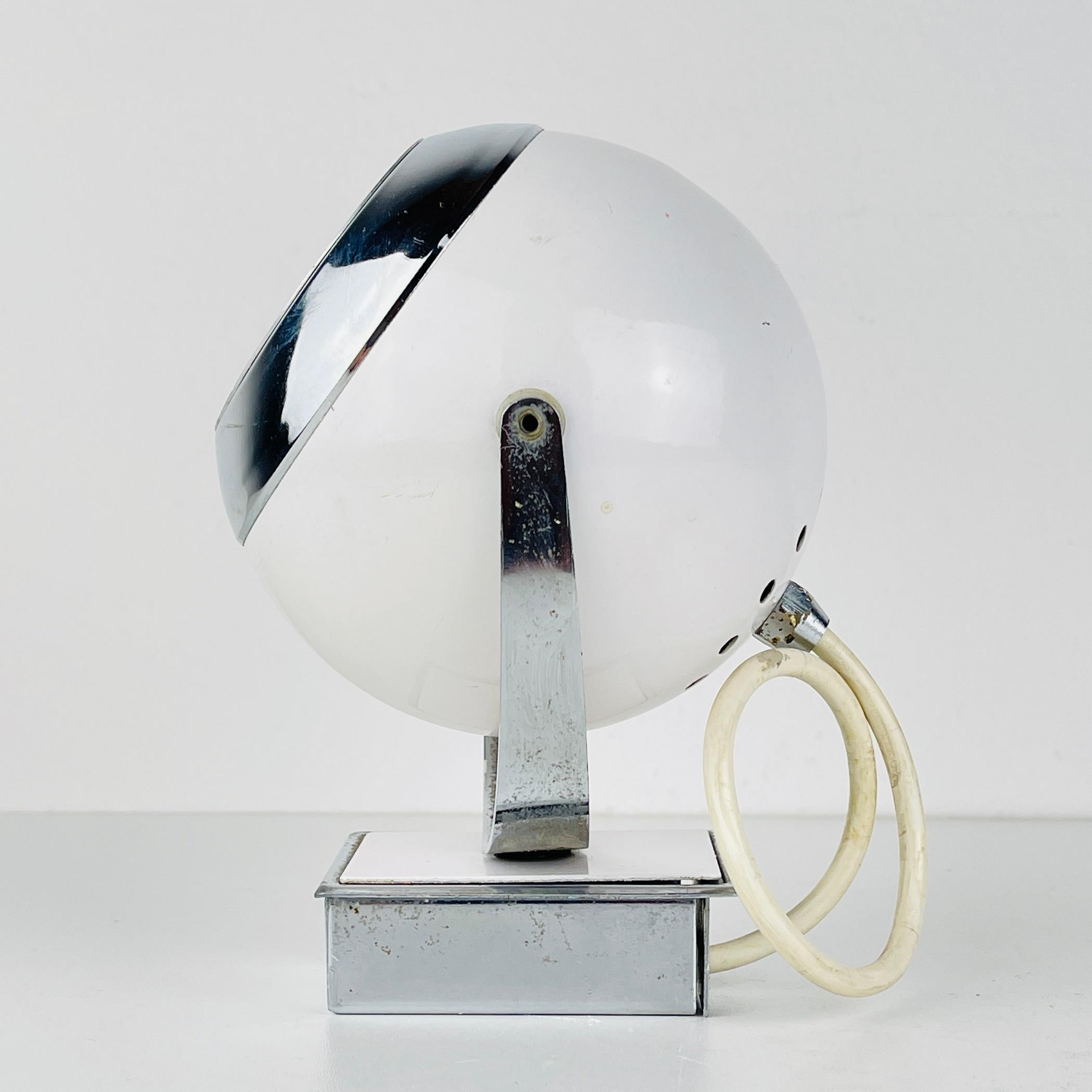20th Century Mid-century white wall lamp Eyeball Italy 1960s  For Sale