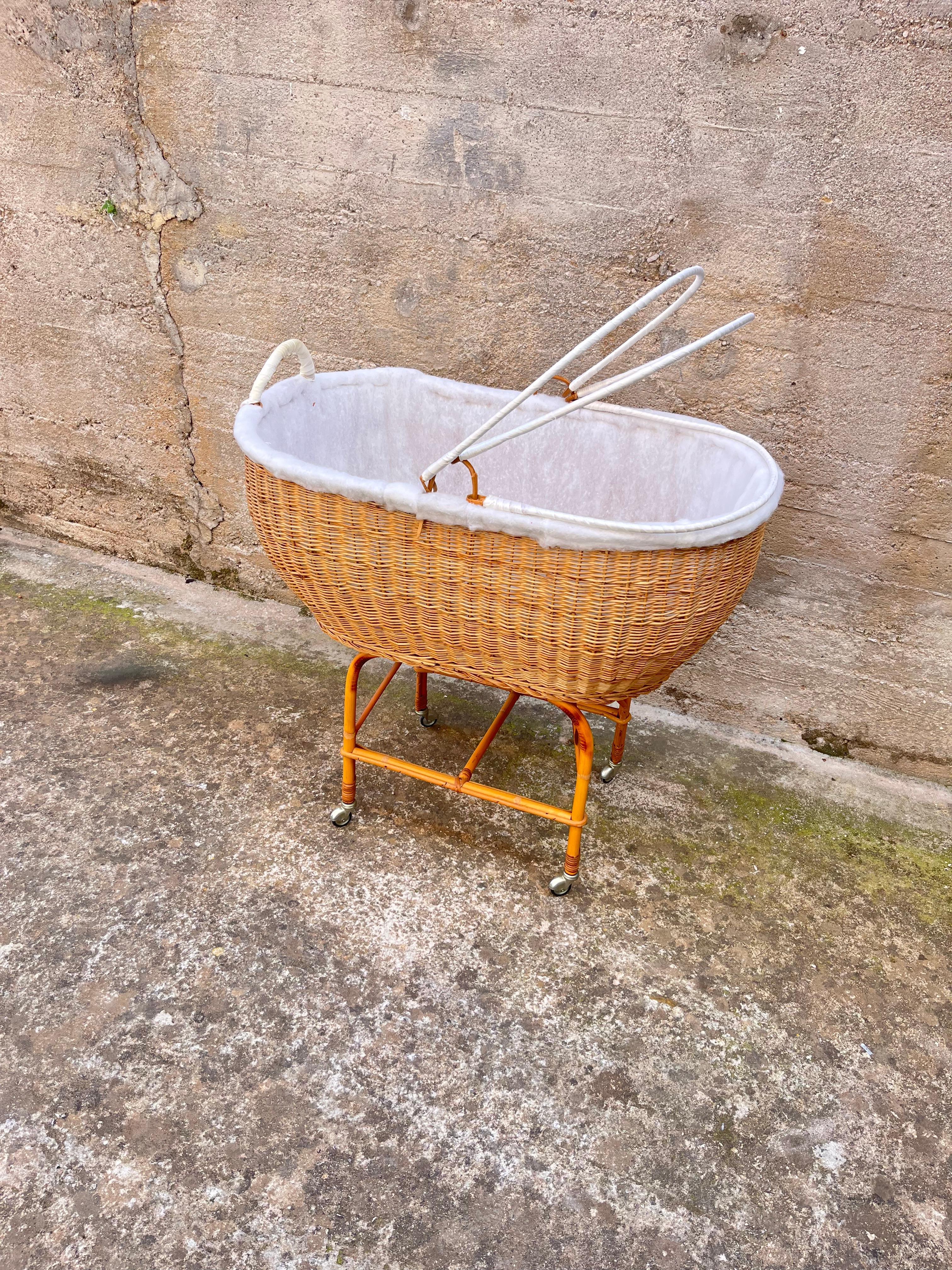Italian Mid-Century Wicker and Bamboo Cradle, Made in Italy, 1967 For Sale
