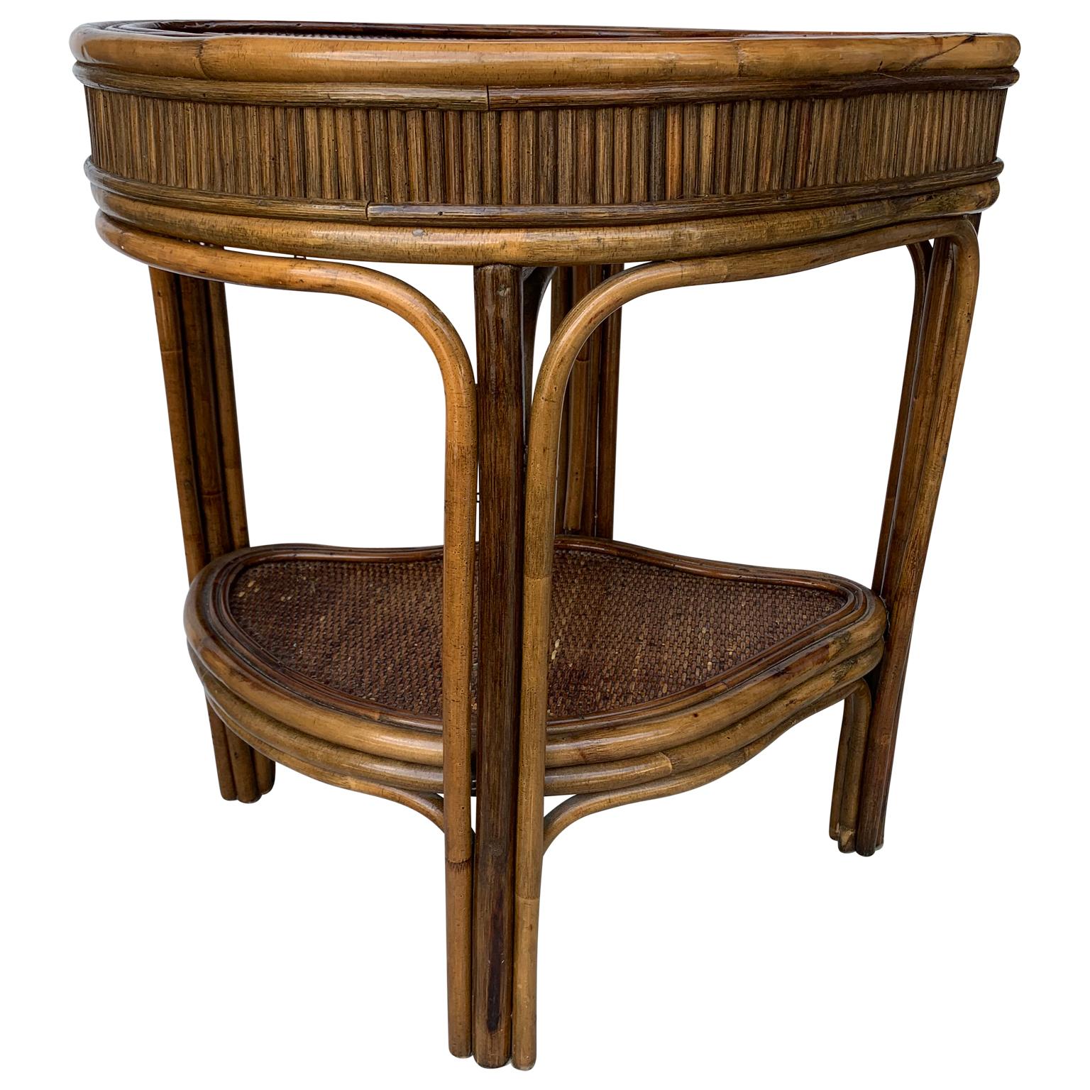 Mid-Century Wicker And Bamboo Kidney Shaped Nightstand In Good Condition In Haddonfield, NJ