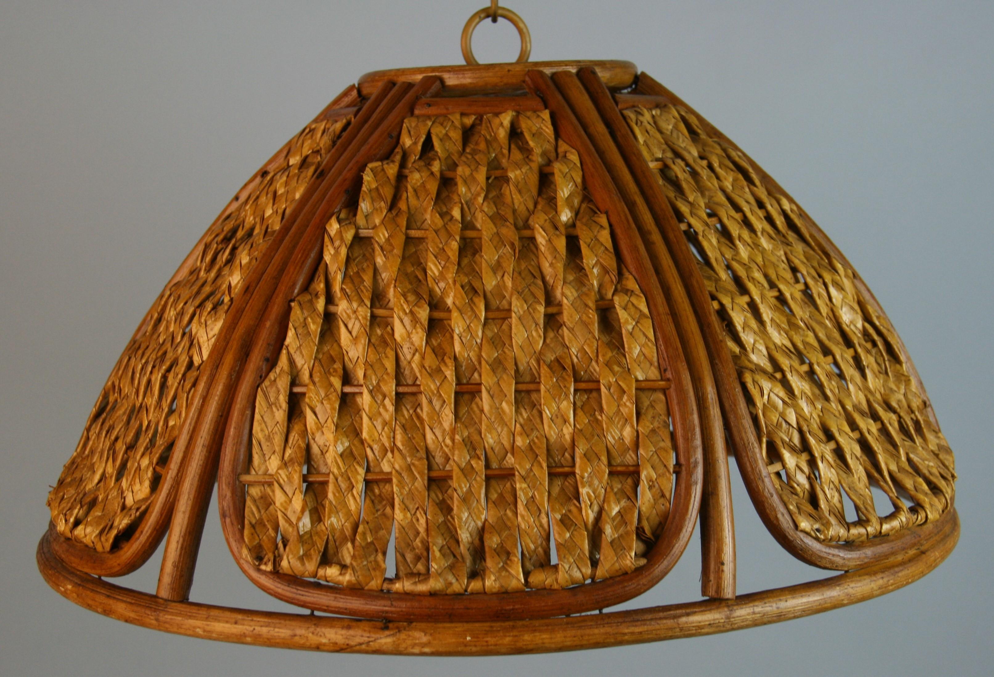 Spanische Mid-Century-Pendelleuchte aus Korbweide und Rattan im Angebot 4