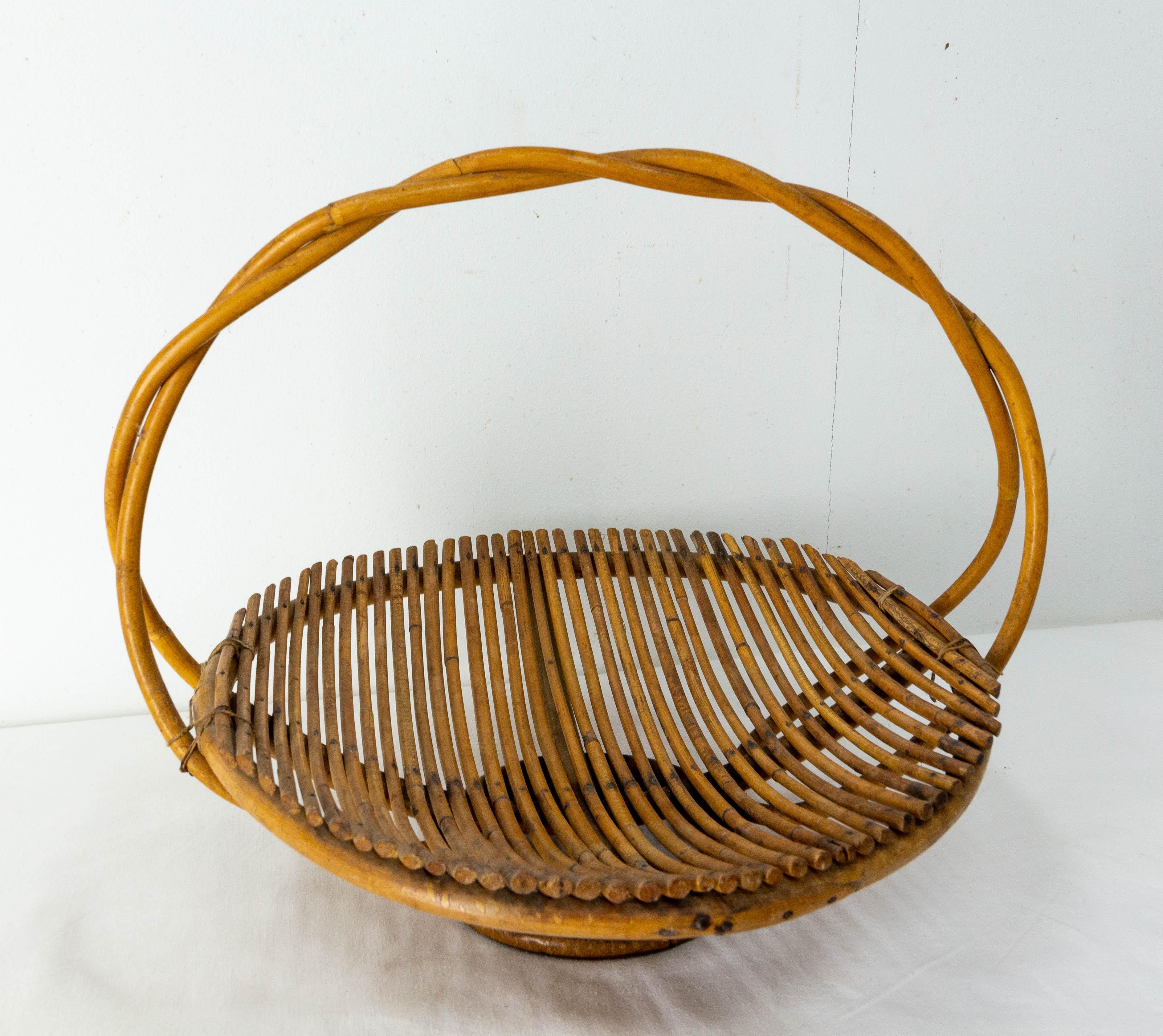 Mid-Century Wicker Basket Centerpiece Fruit Cup, France In Good Condition For Sale In Labrit, Landes