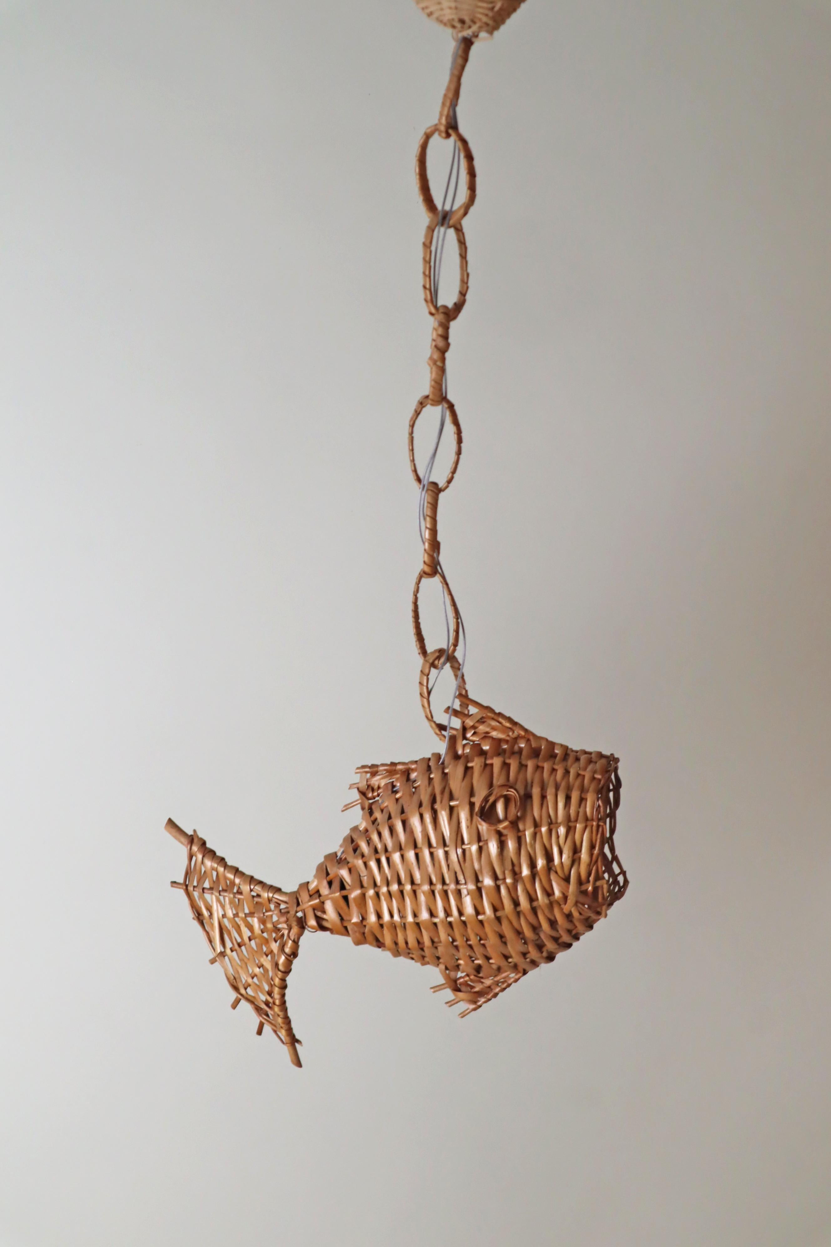 Lampe d'éclairage Fisch en osier du milieu du siècle, France, années 1960 en vente 4