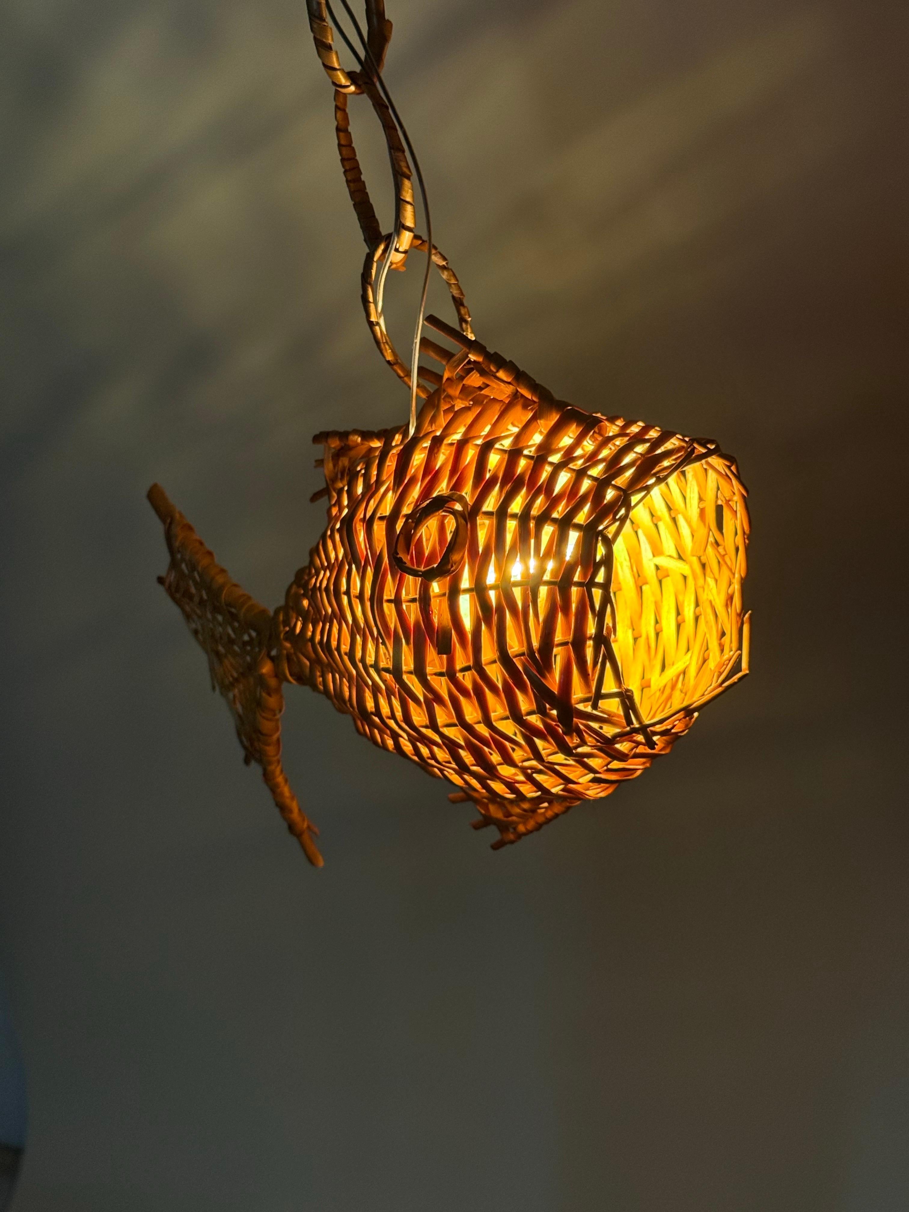 Lampe d'éclairage Fisch en osier du milieu du siècle, France, années 1960 en vente 6
