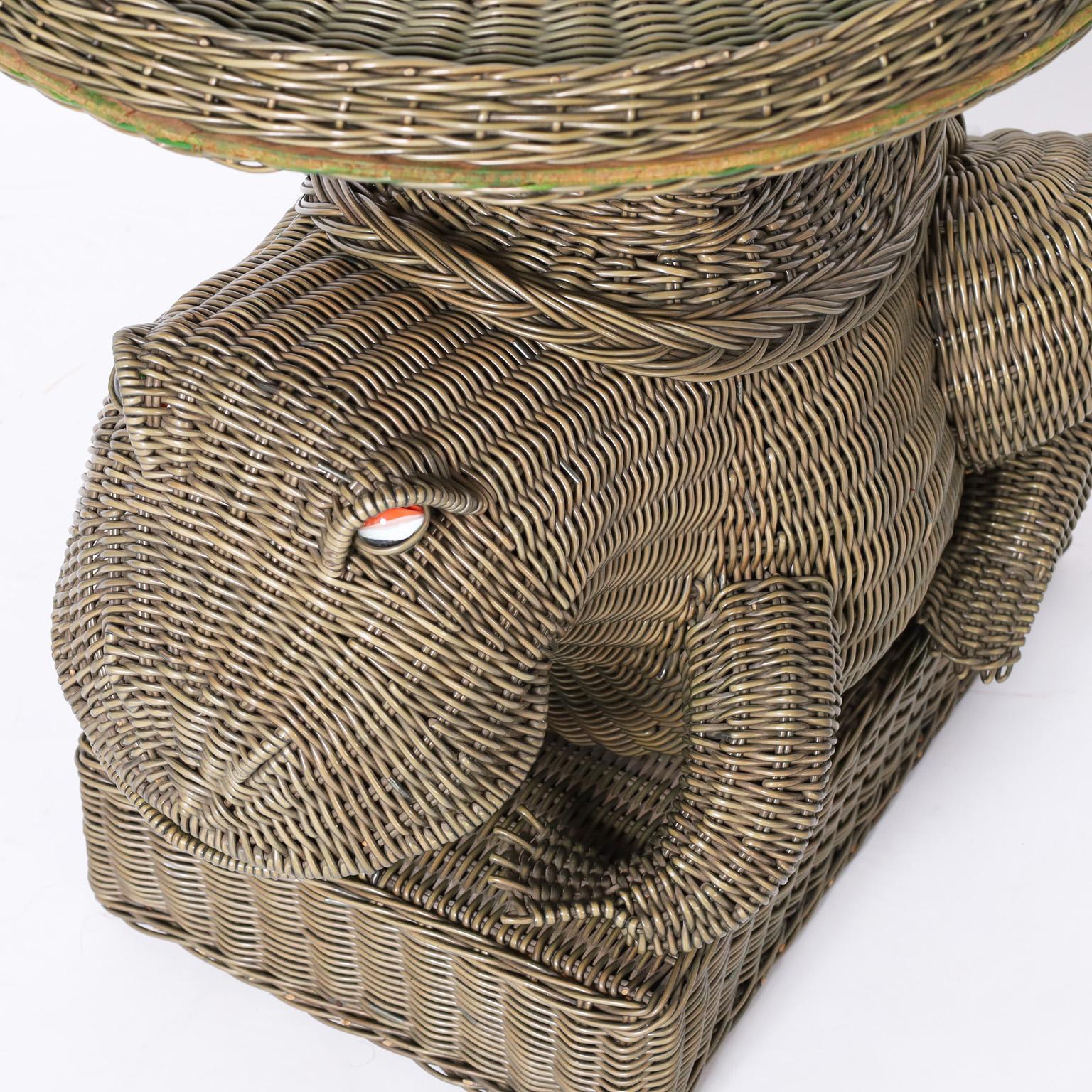 Mid-Century Wicker Frog Stand In Good Condition For Sale In Palm Beach, FL