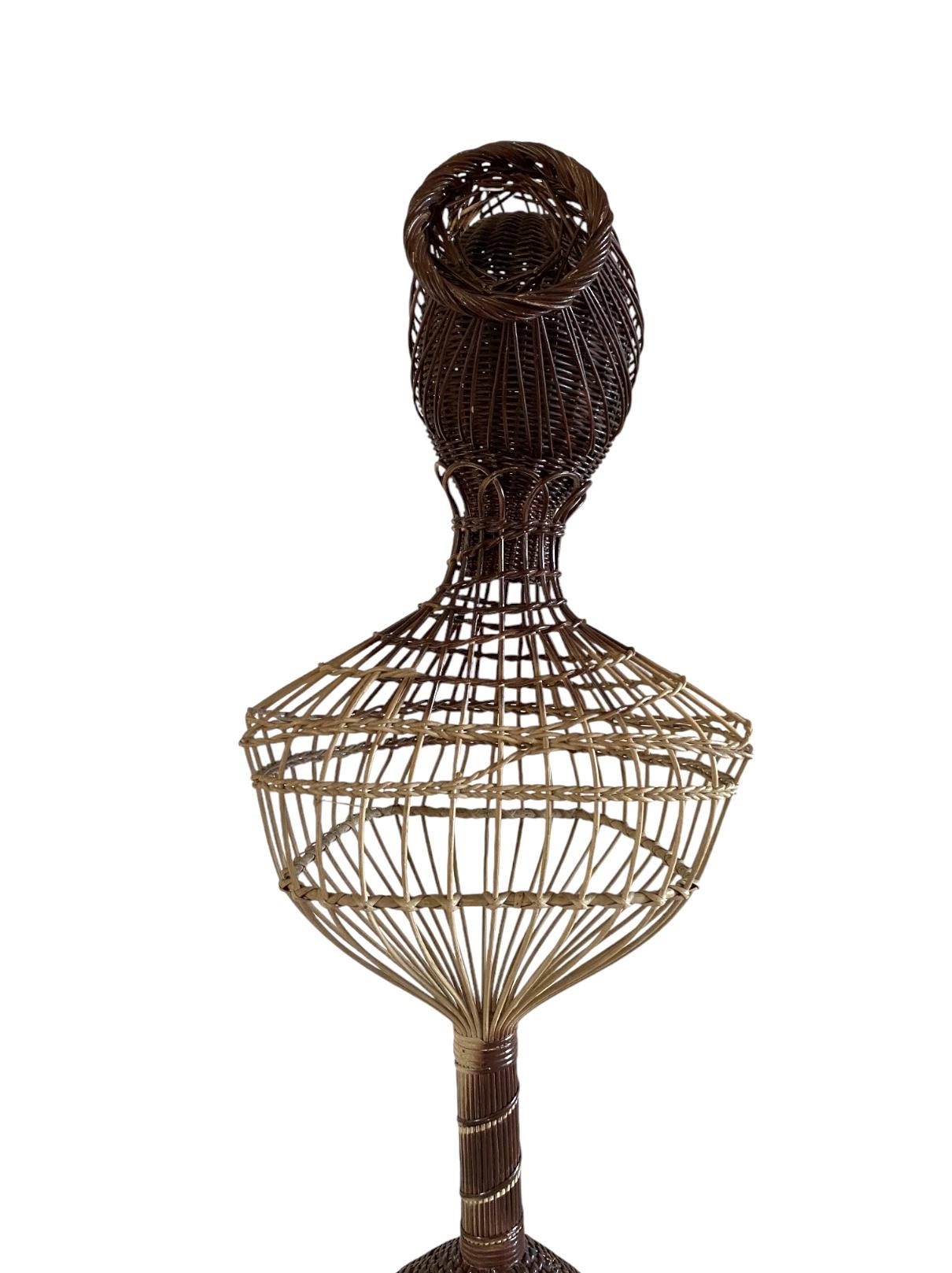 Maniquí de mimbre de mediados de siglo, Posa Italia años 50 en venta 7