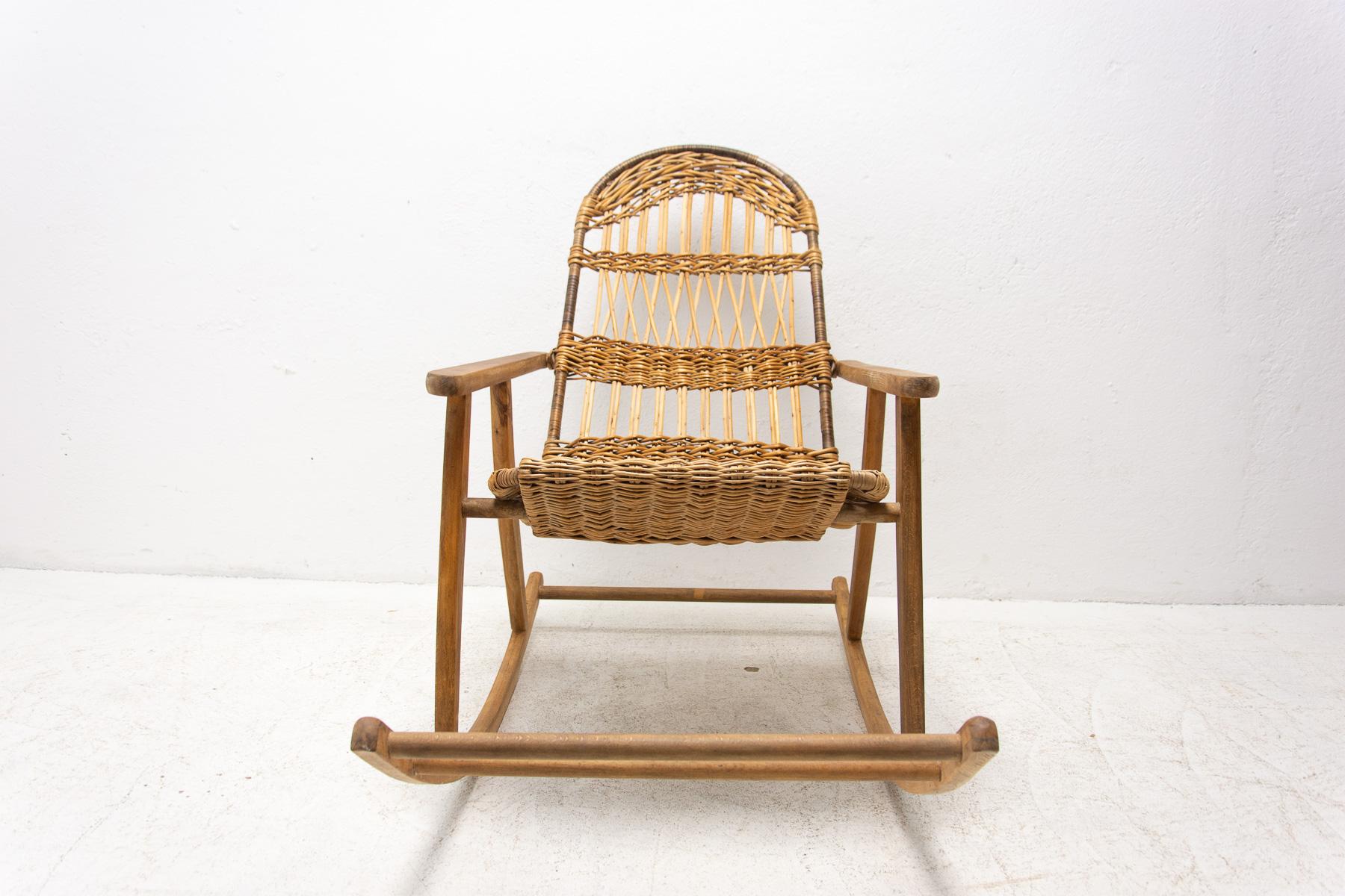 Mid-Century Wicker Rocking Chair, Czechoslovakia, 1960's For Sale 6