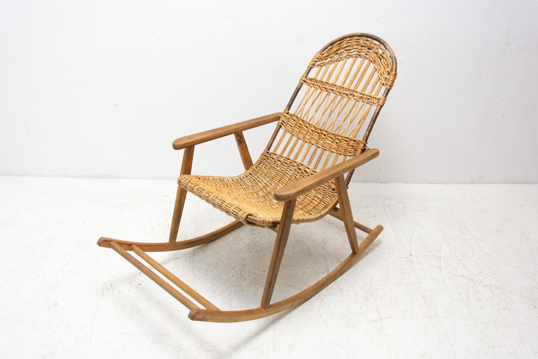 Mid-Century Modern Mid-Century Wicker Rocking Chair, Czechoslovakia, 1960's For Sale