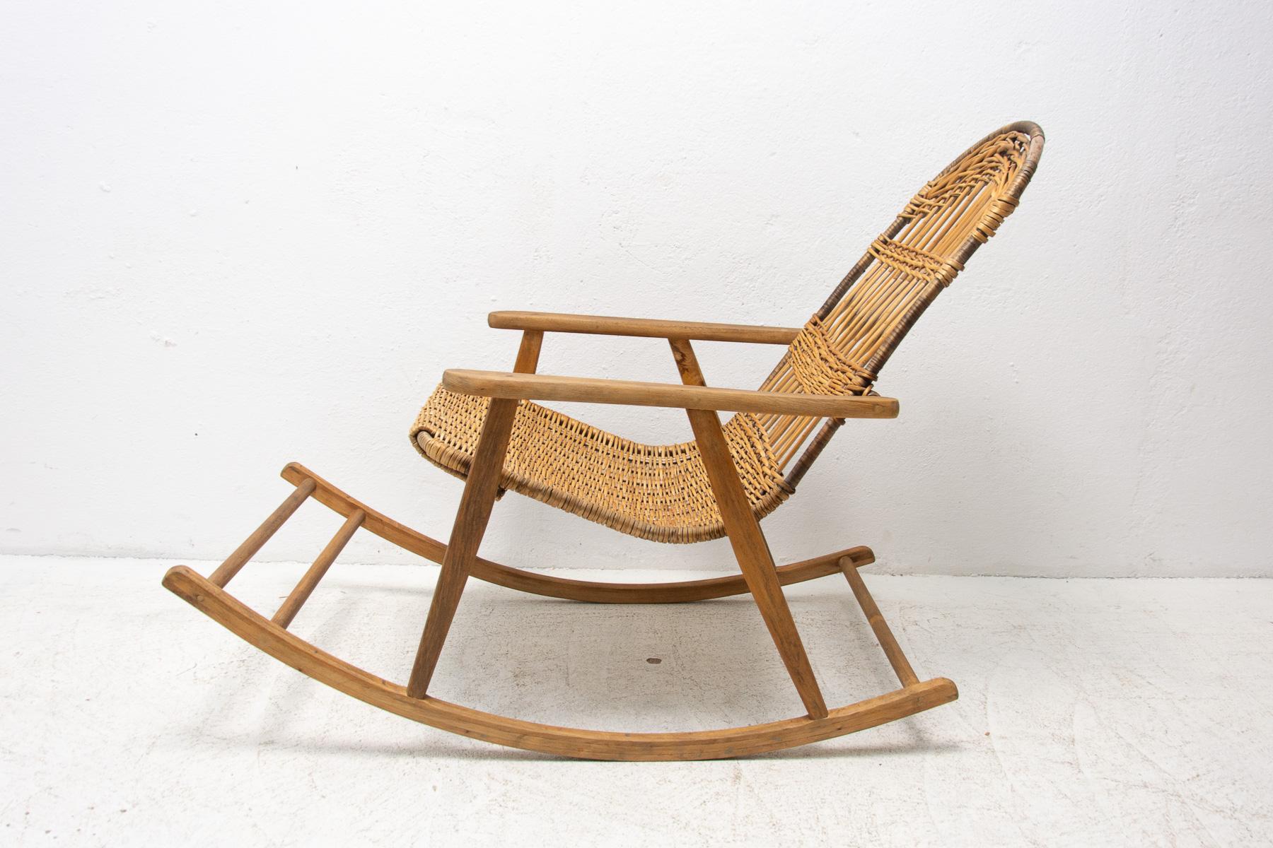 Mid-Century Wicker Rocking Chair, Czechoslovakia, 1960's For Sale 1