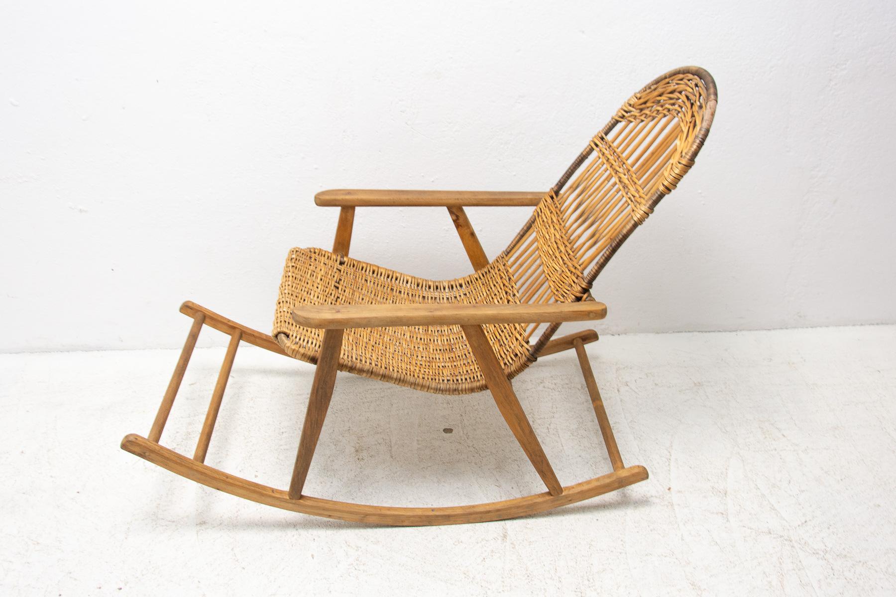Mid-Century Wicker Rocking Chair, Czechoslovakia, 1960's For Sale 2
