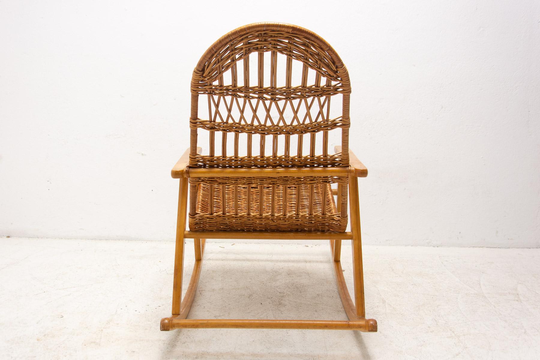 Mid-Century Wicker Rocking Chair, Czechoslovakia, 1970's For Sale 7