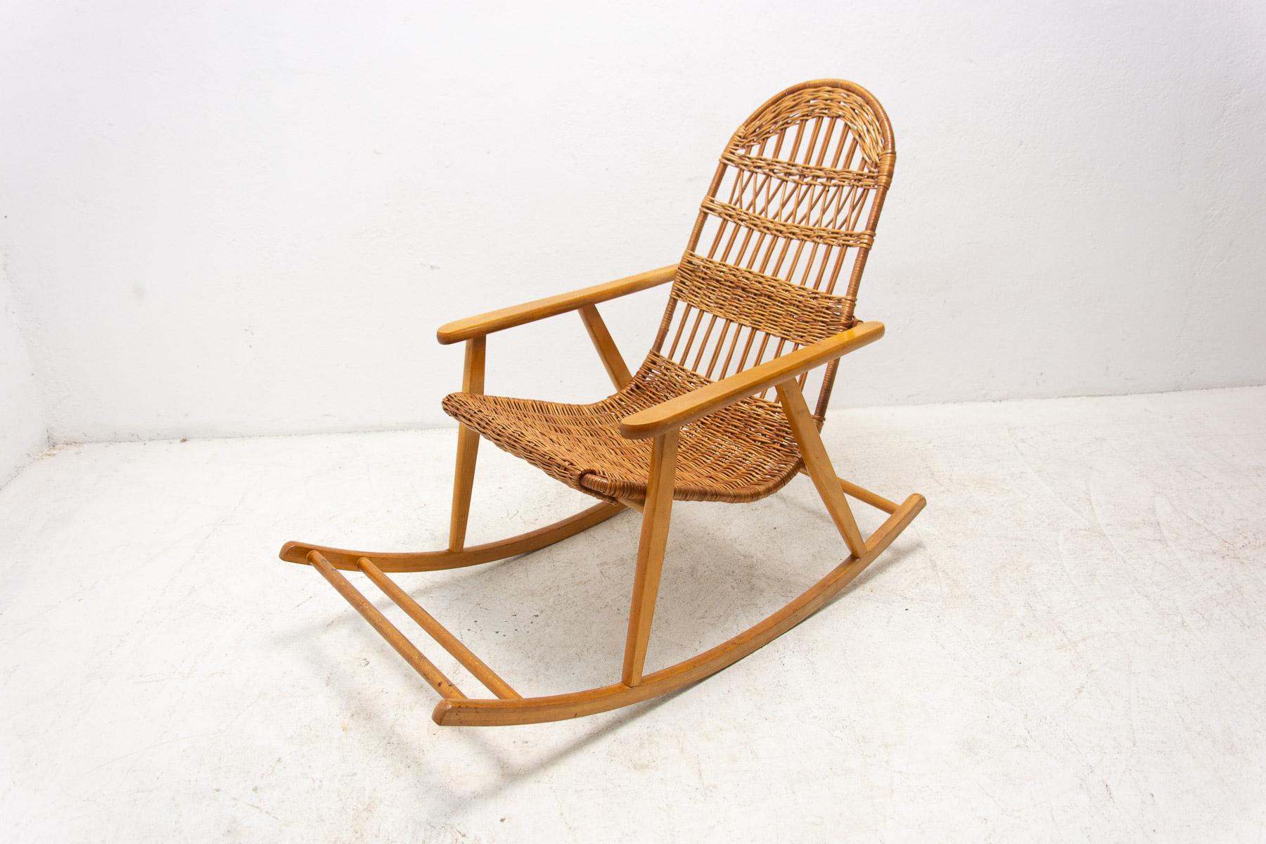 Mid-Century Wicker Rocking Chair, Czechoslovakia, 1970's For Sale 4