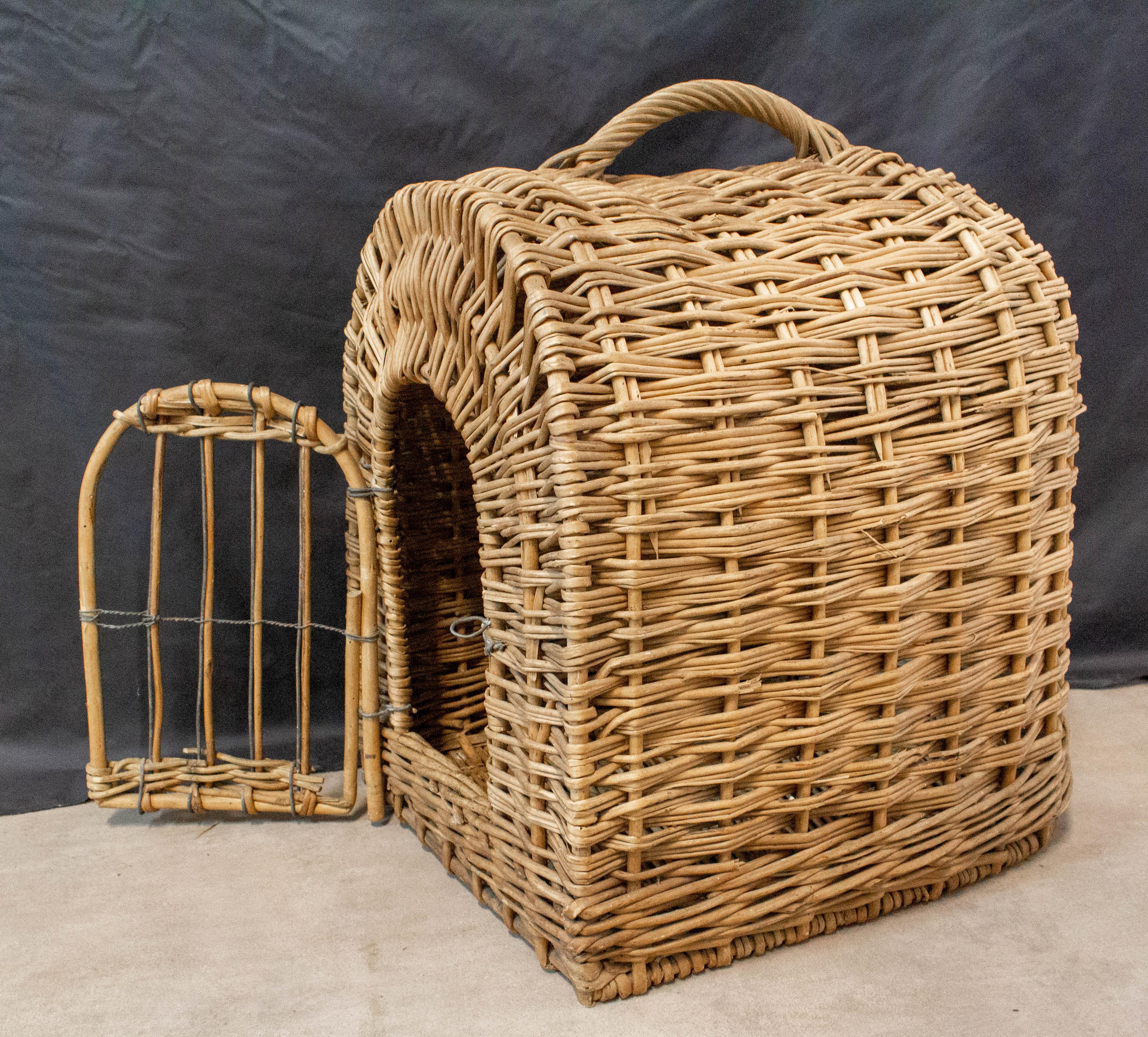 Mid-Century Modern Mid-century Wicker Transport Basket Cat or Dog France For Sale